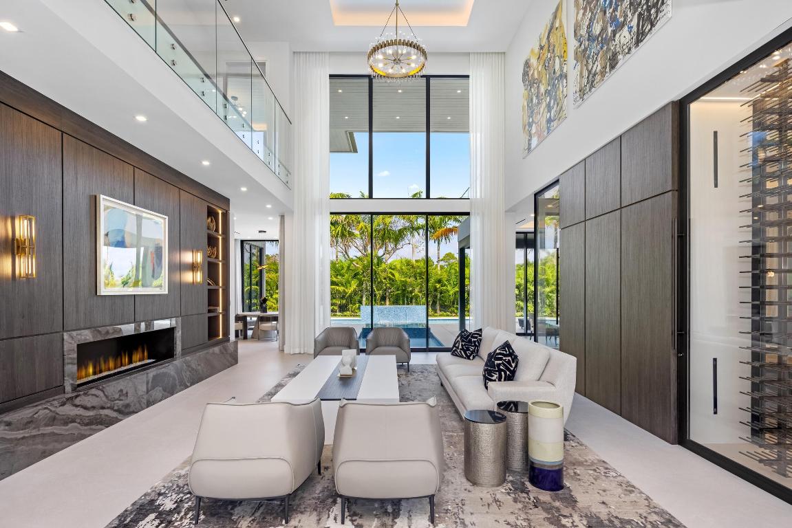 ROYAL PALM YACHT & COUNTRY CLUB - Residential