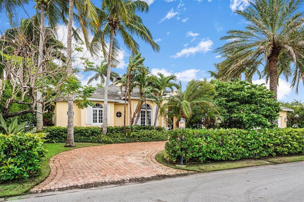 Perfectly located in the ''near'' North End, this gracious and pristine one story Bermuda has an easy living floorplan and is well scaled with ultra high ceilings. It has 3 BR/5.5 Bathrooms plus library and is beautifully appointed with quality millwork, hardwood floors, open kitchen/family room, formal dining room, lovely pool/patio, fireplaces, impact glass and a 2 car garage. Close to the beach and lake trail.