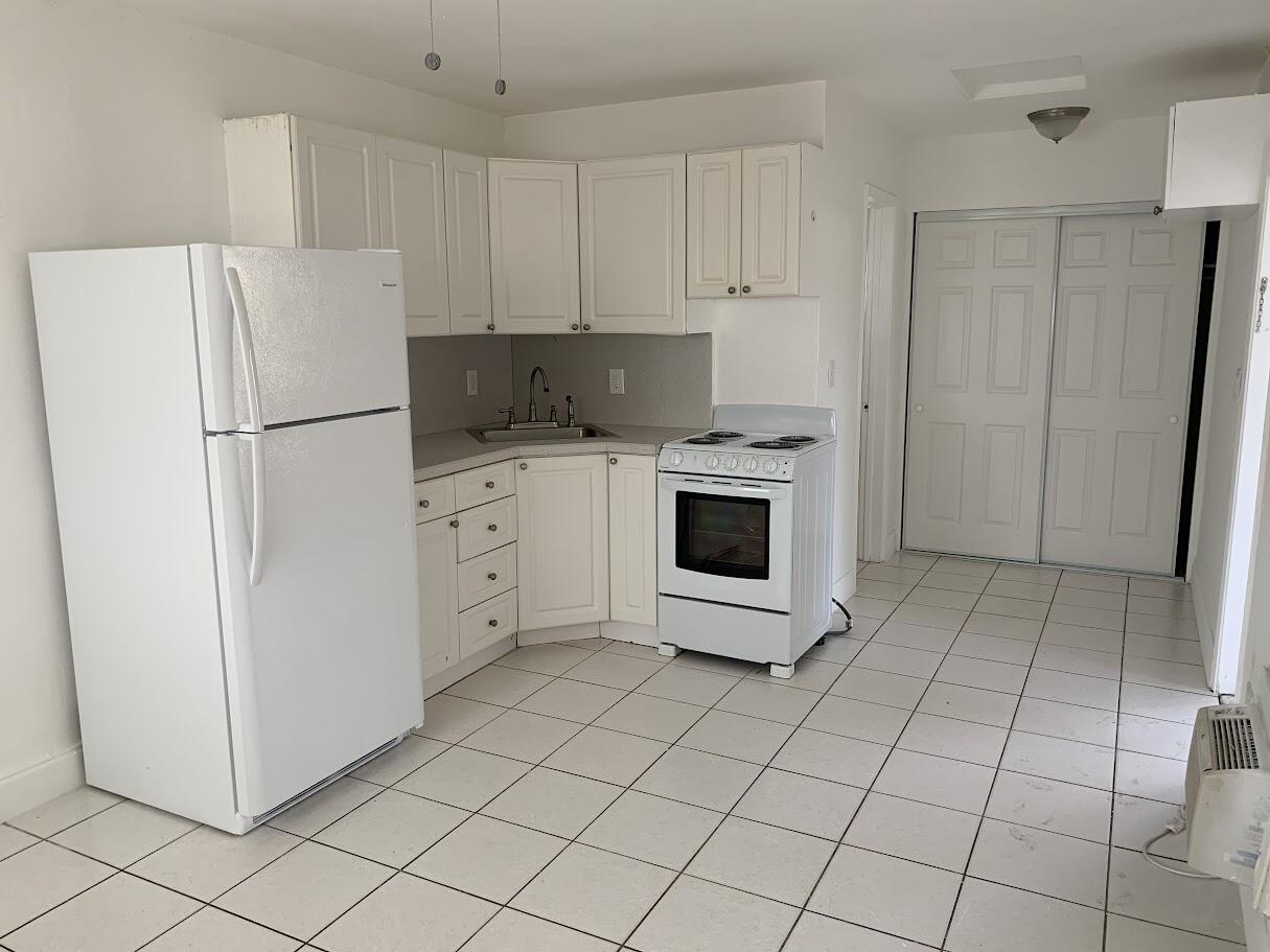 BEULALAND - Residential Lease