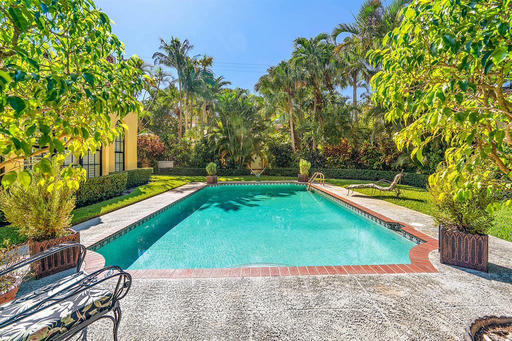 EL BRAVO PARK - Residential