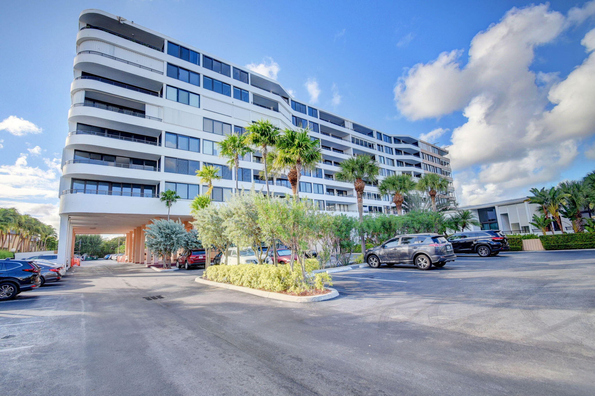 MAYFAIR HOUSE CONDO - Residential
