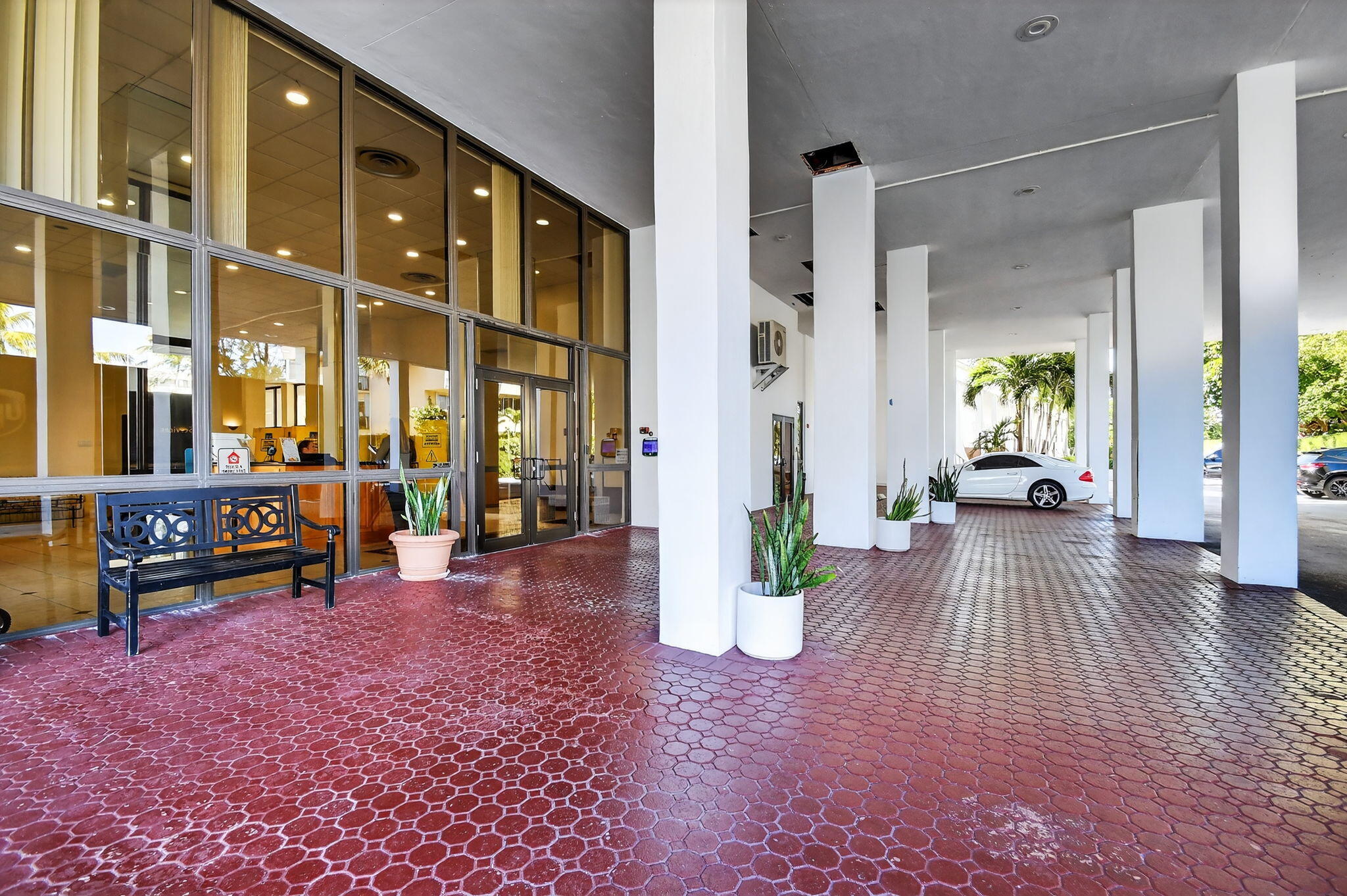 MAYFAIR HOUSE CONDO - Residential
