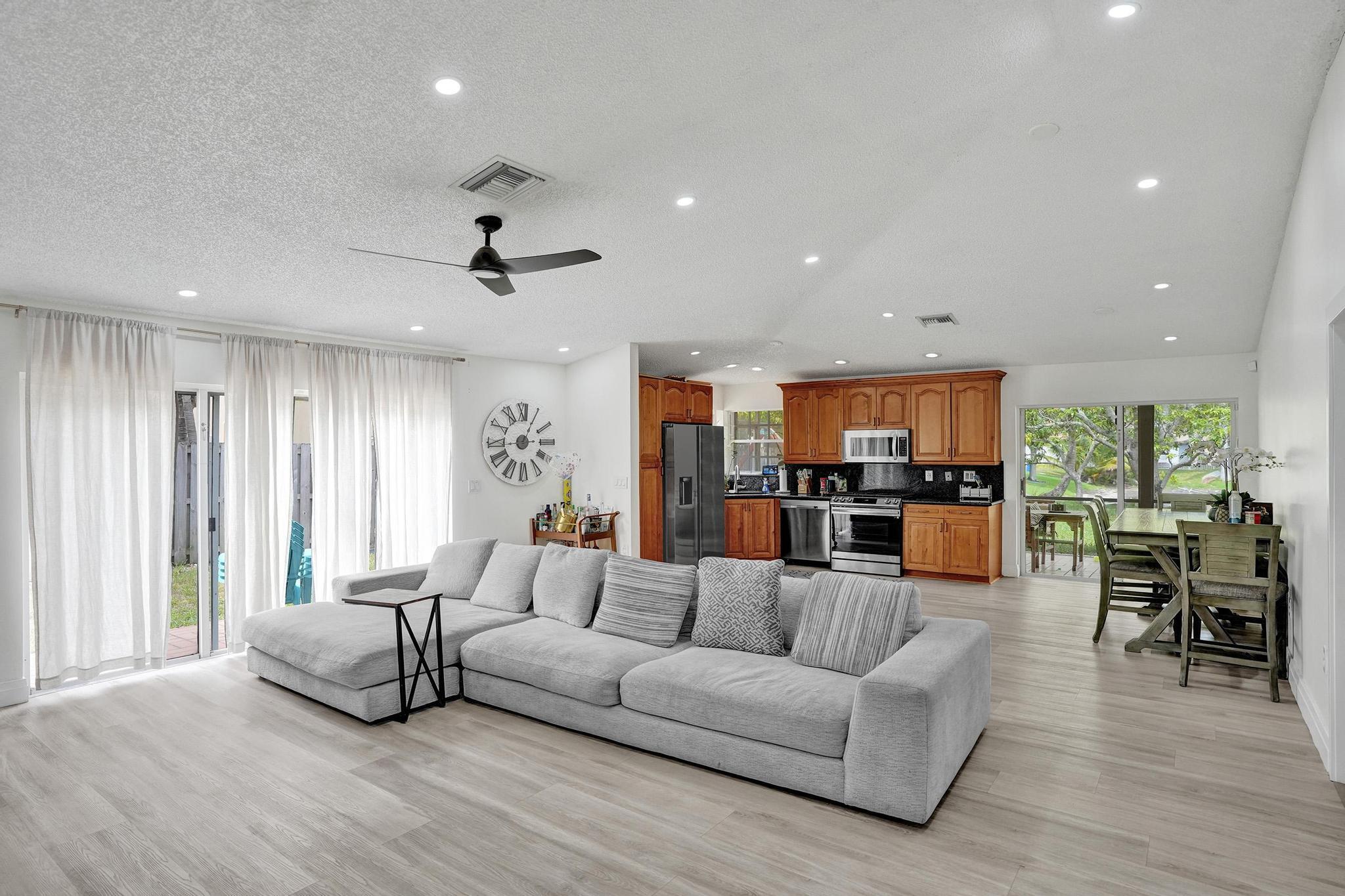 SAWGRASS PLANTATION - Residential
