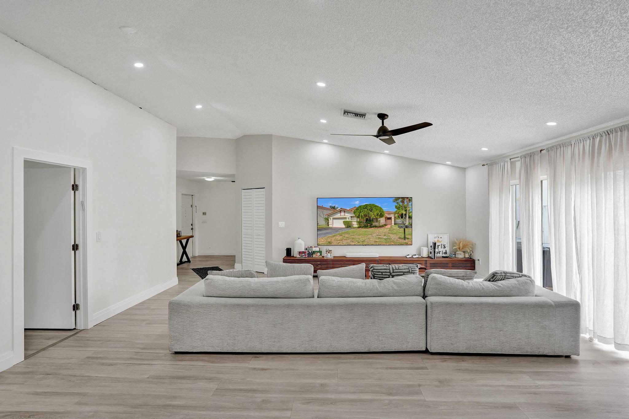 SAWGRASS PLANTATION - Residential