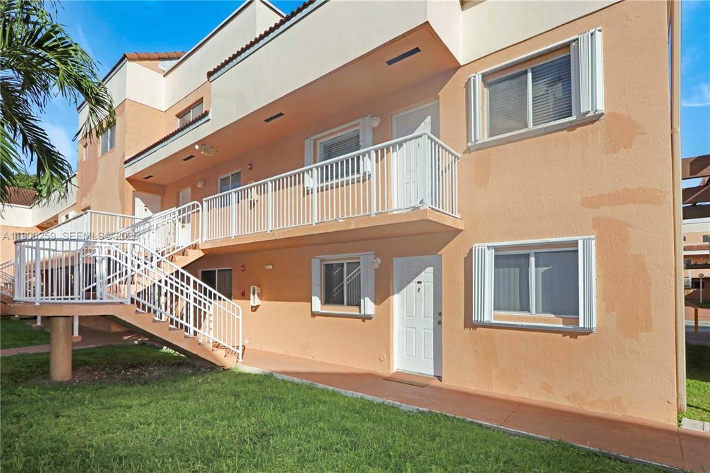 THE SEASONS VILLAS & THMS CONDO - Residential