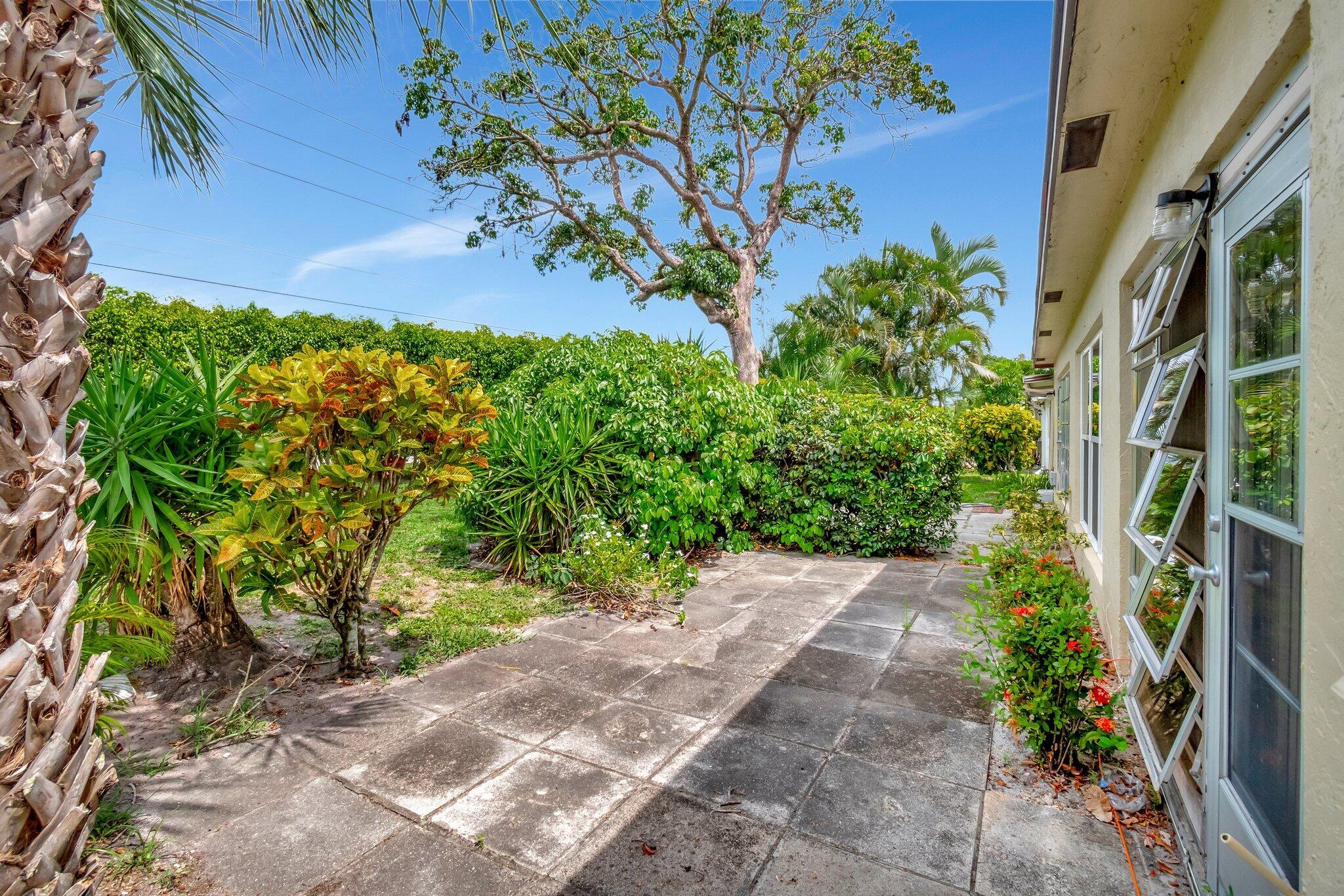 PALM GREENS AT VILLA DEL RAY CONDO II - Residential