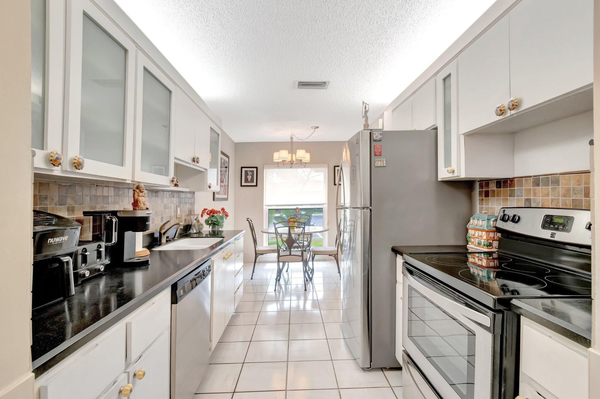 PALM GREENS AT VILLA DEL RAY CONDO II - Residential