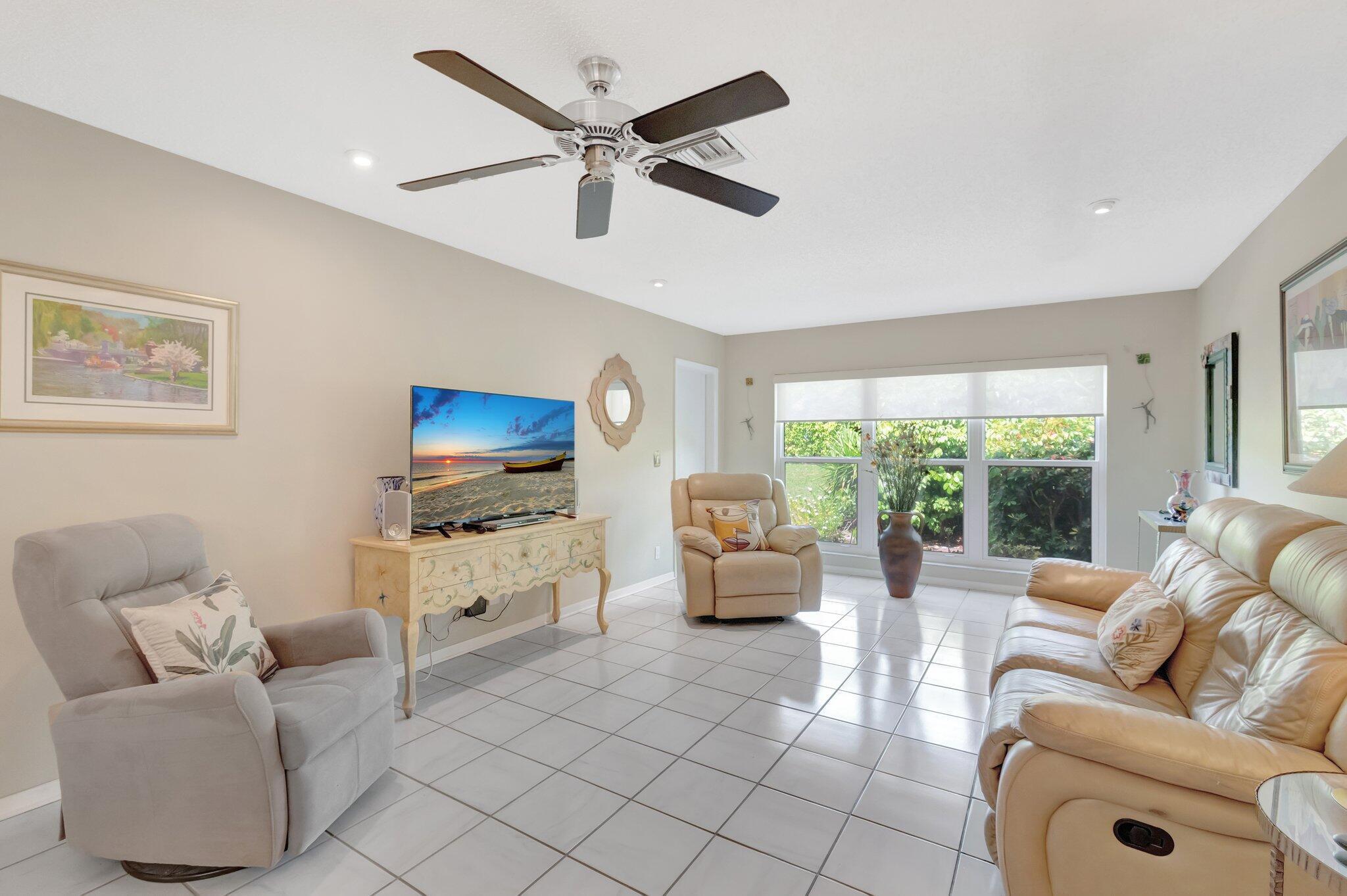 PALM GREENS AT VILLA DEL RAY CONDO II - Residential