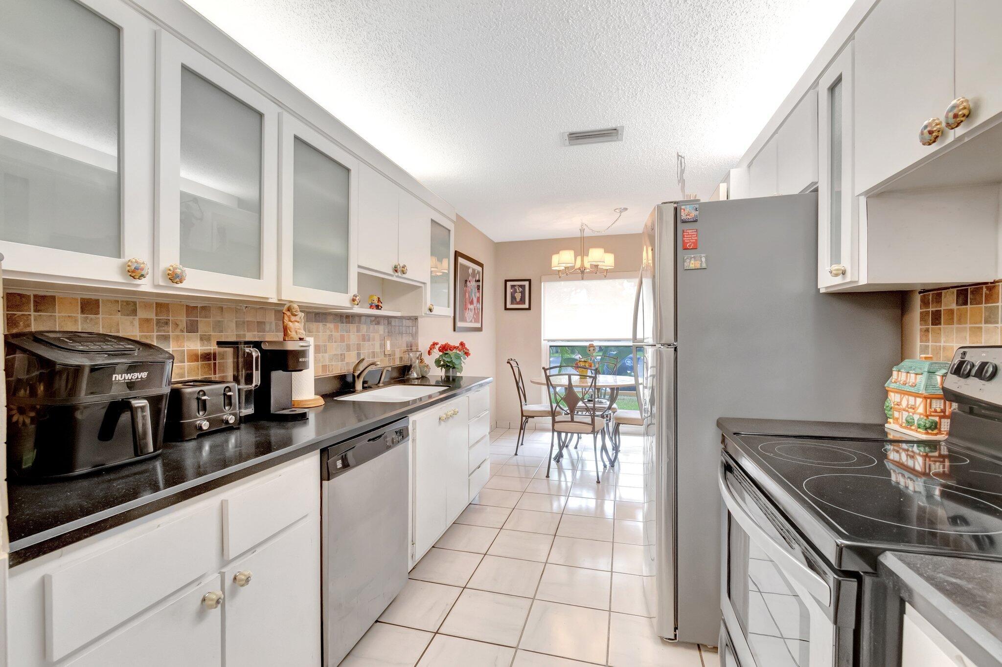 PALM GREENS AT VILLA DEL RAY CONDO II - Residential