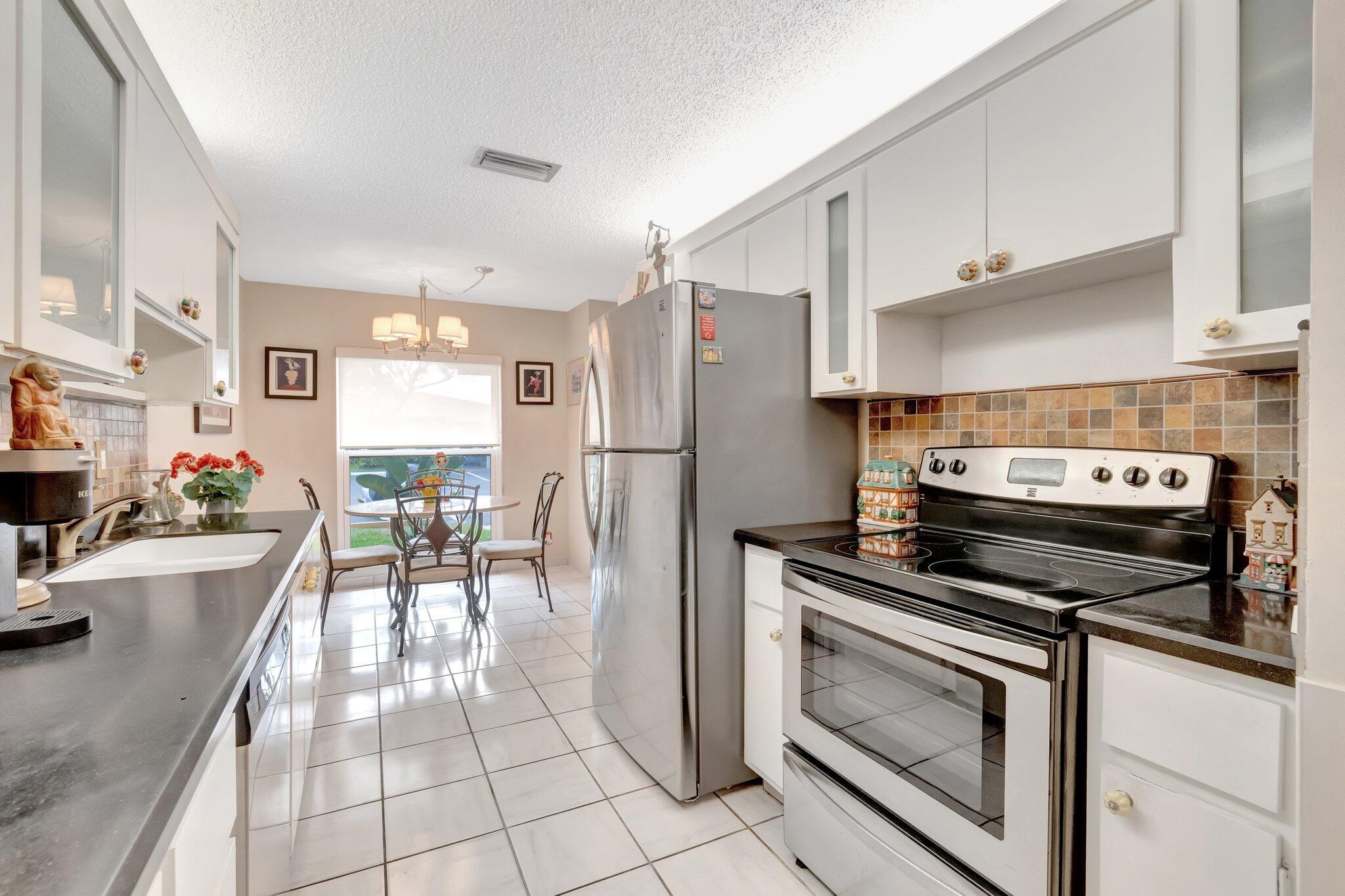 PALM GREENS AT VILLA DEL RAY CONDO II - Residential