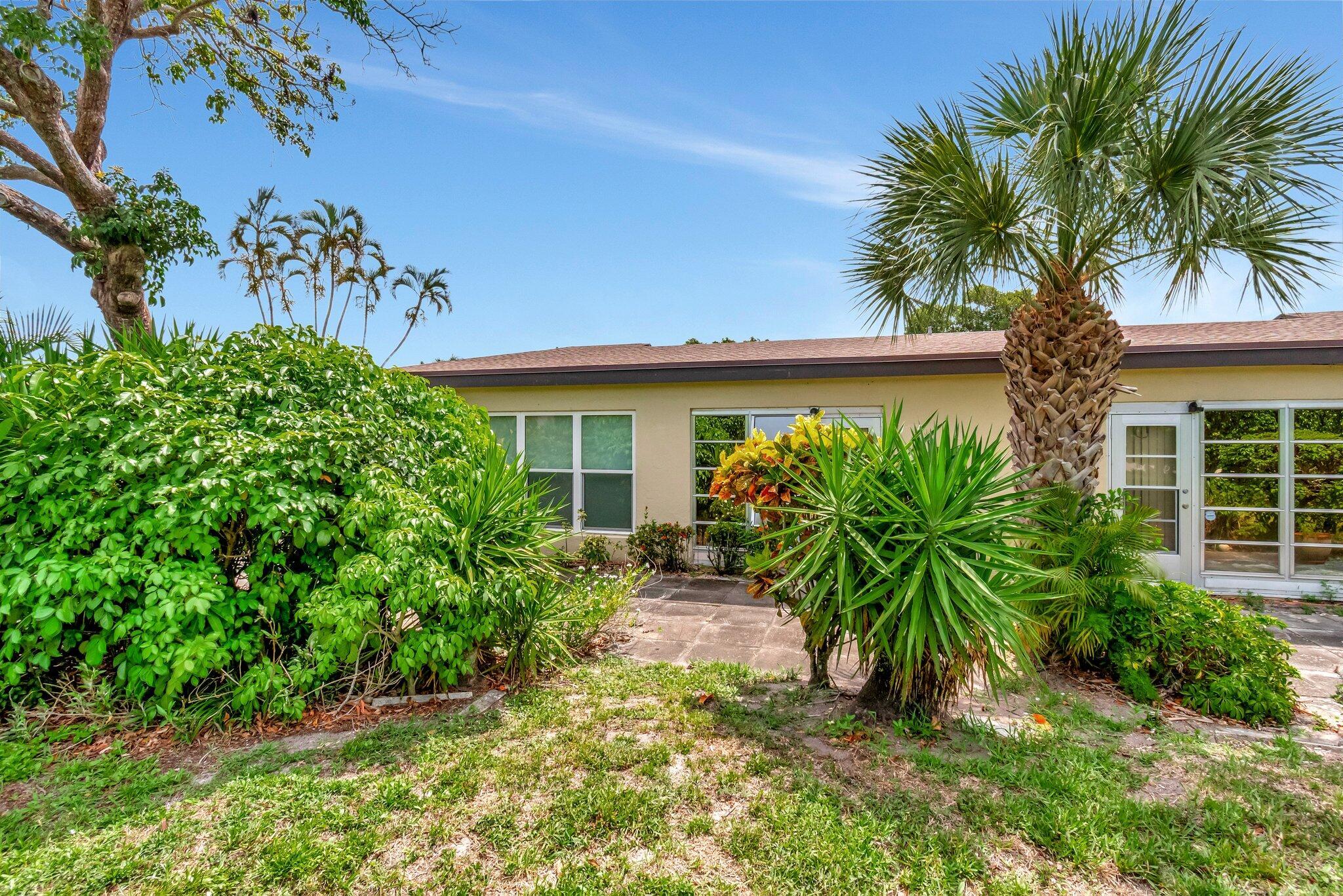PALM GREENS AT VILLA DEL RAY CONDO II - Residential