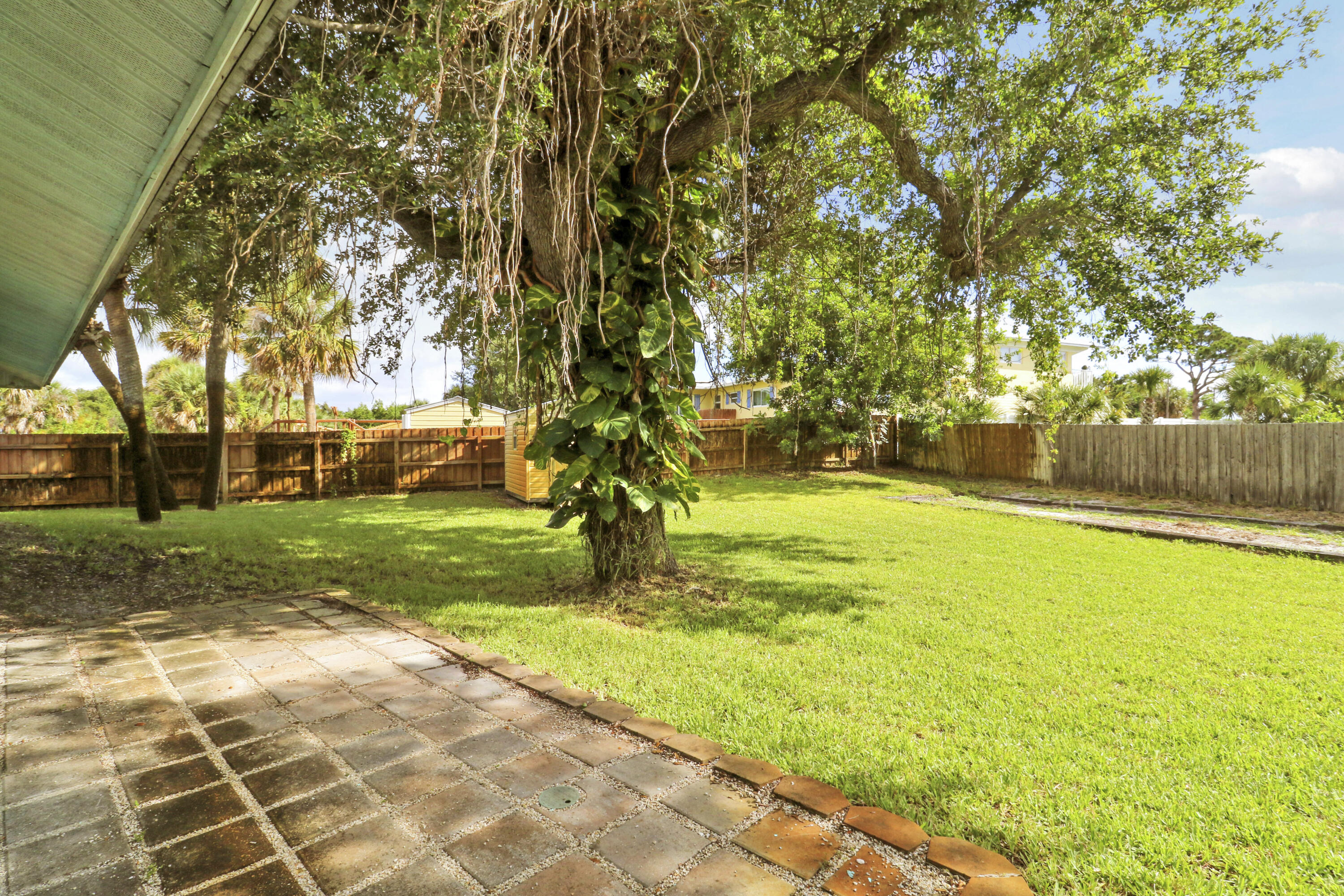 EDEN'S REFUGE - Residential