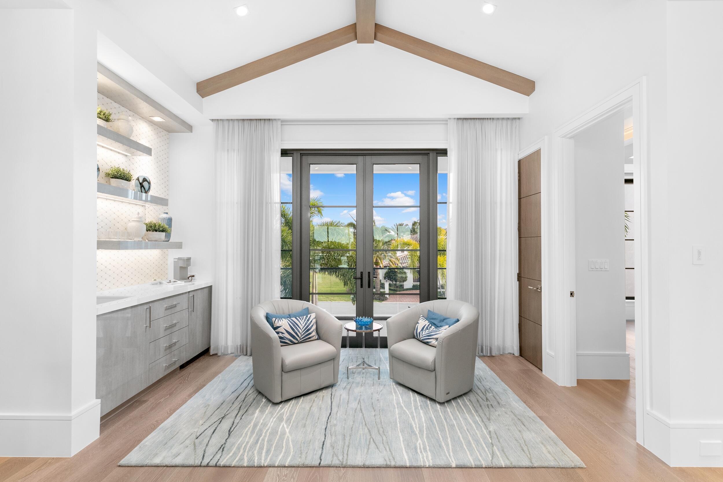 ROYAL PALM YACHT & COUNTRY CLUB - Residential