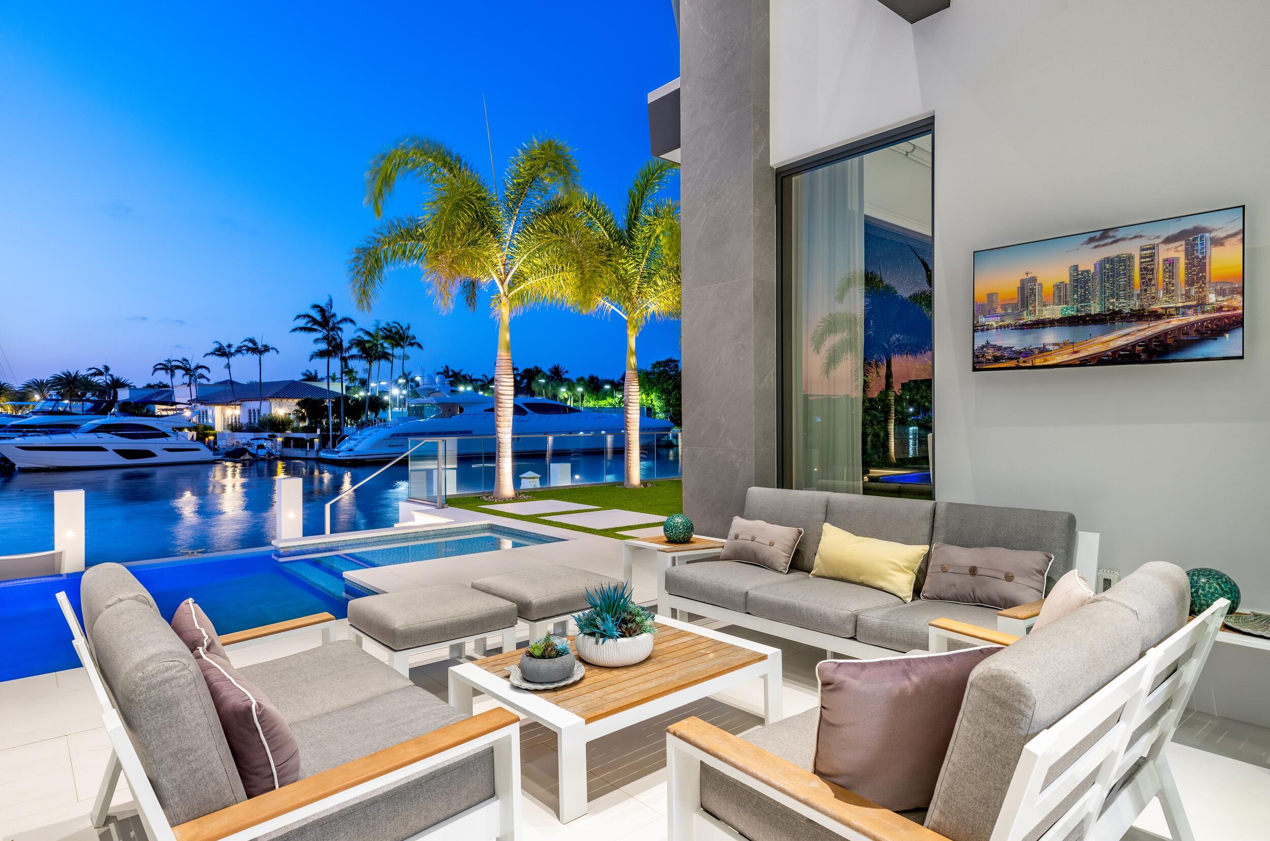 ROYAL PALM YACHT & COUNTRY CLUB - Residential
