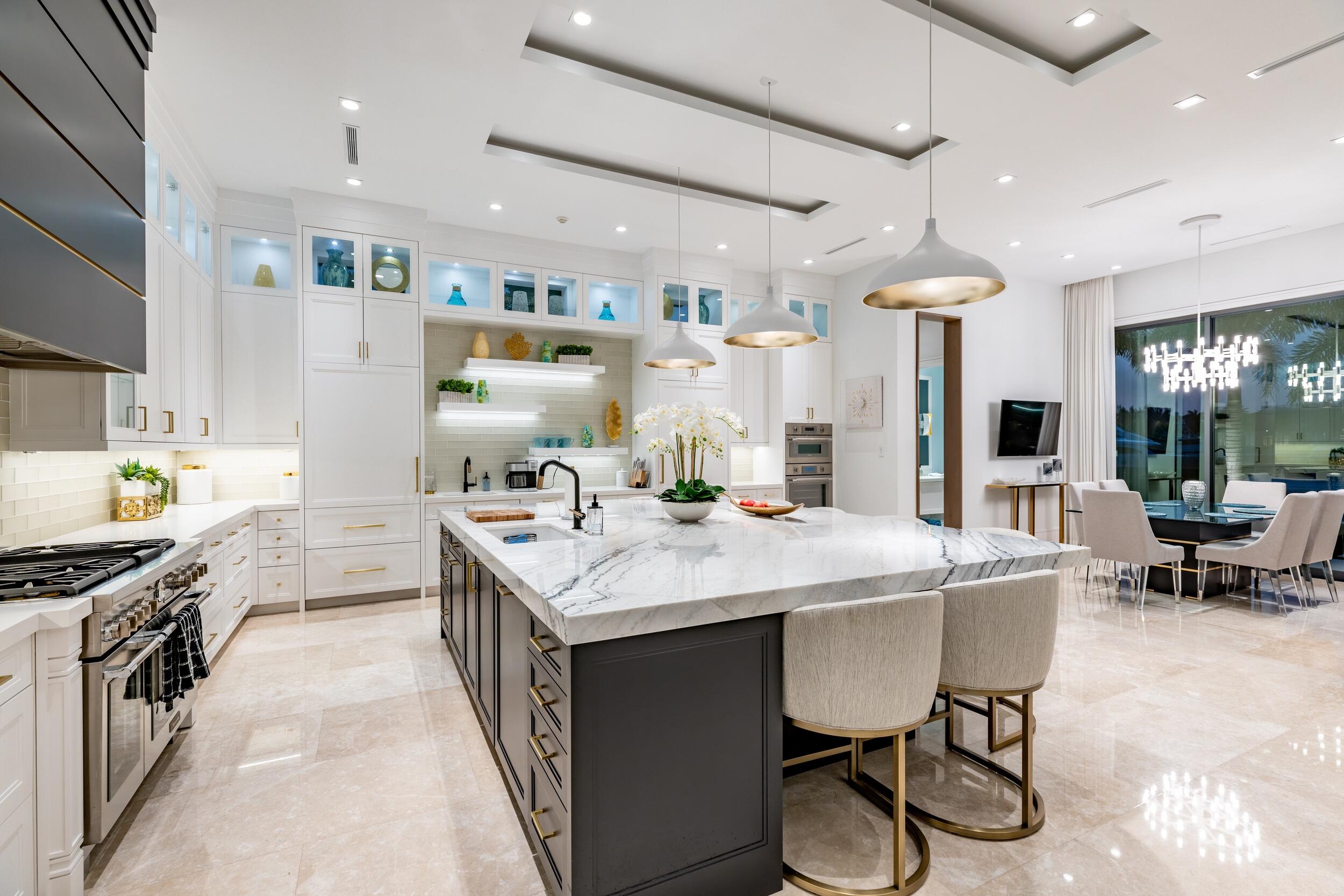 ROYAL PALM YACHT & COUNTRY CLUB - Residential