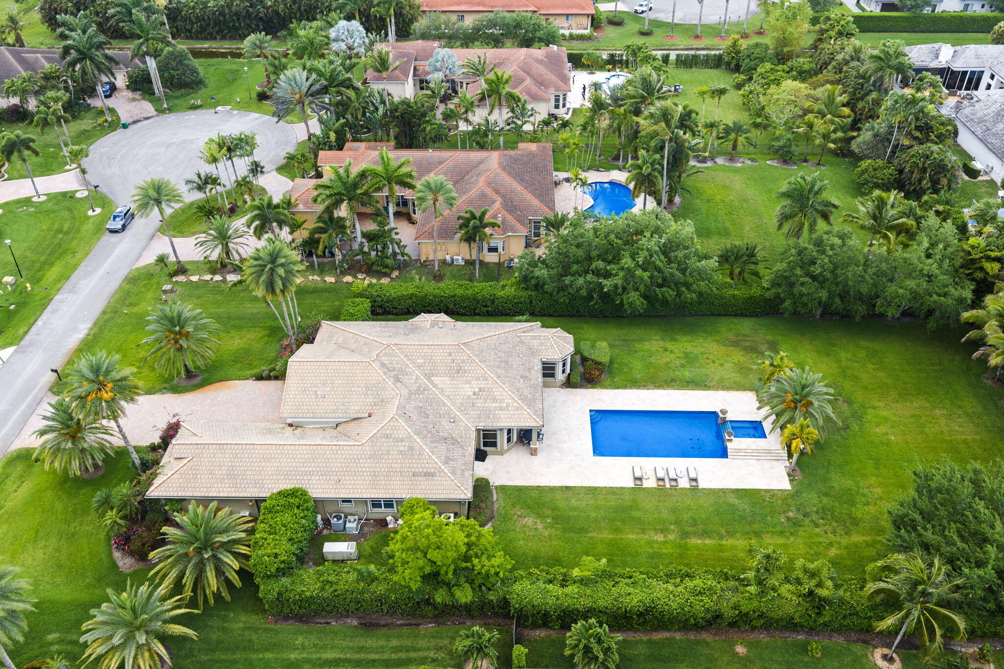 SIGNATURE ESTATES - Residential