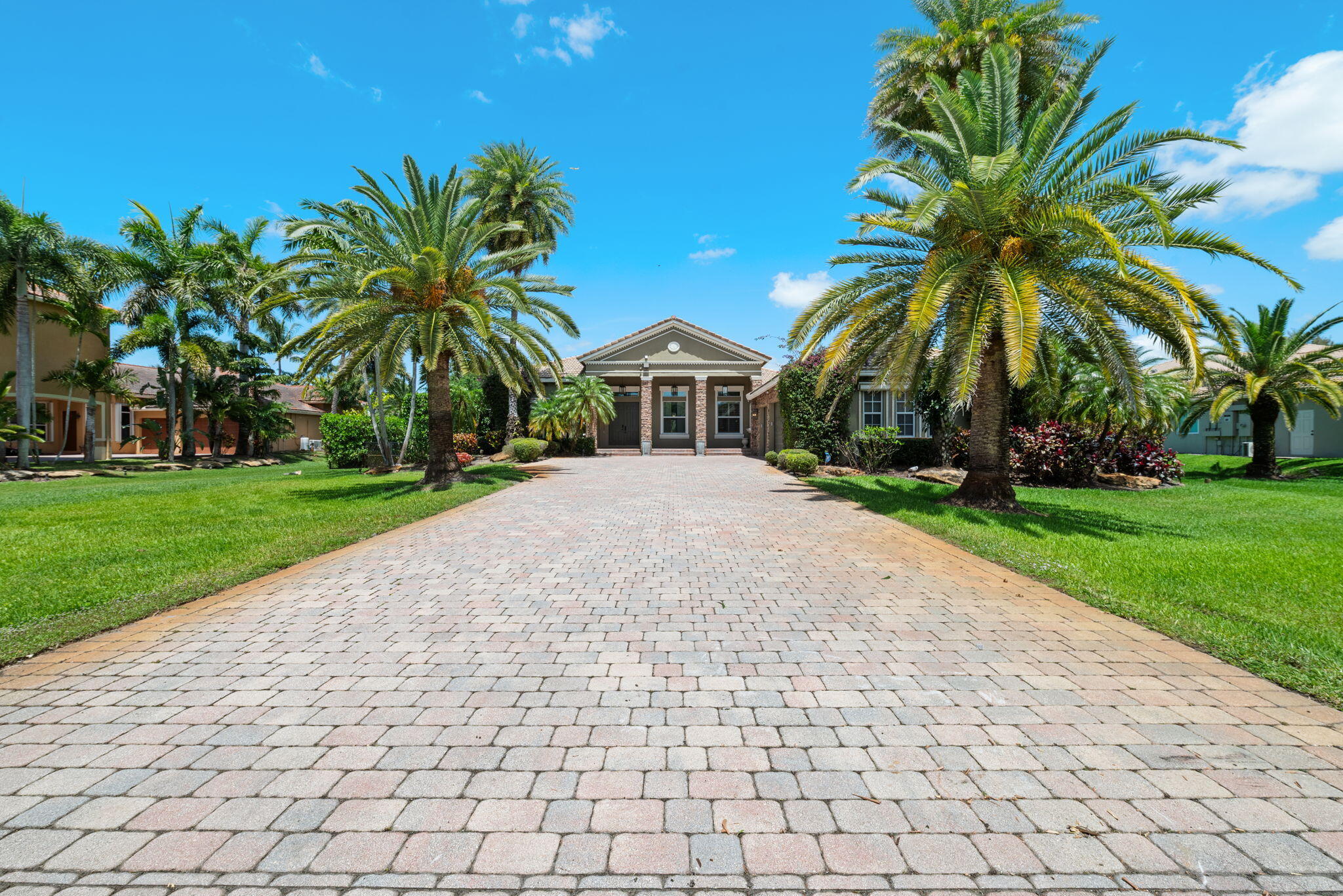 SIGNATURE ESTATES - Residential
