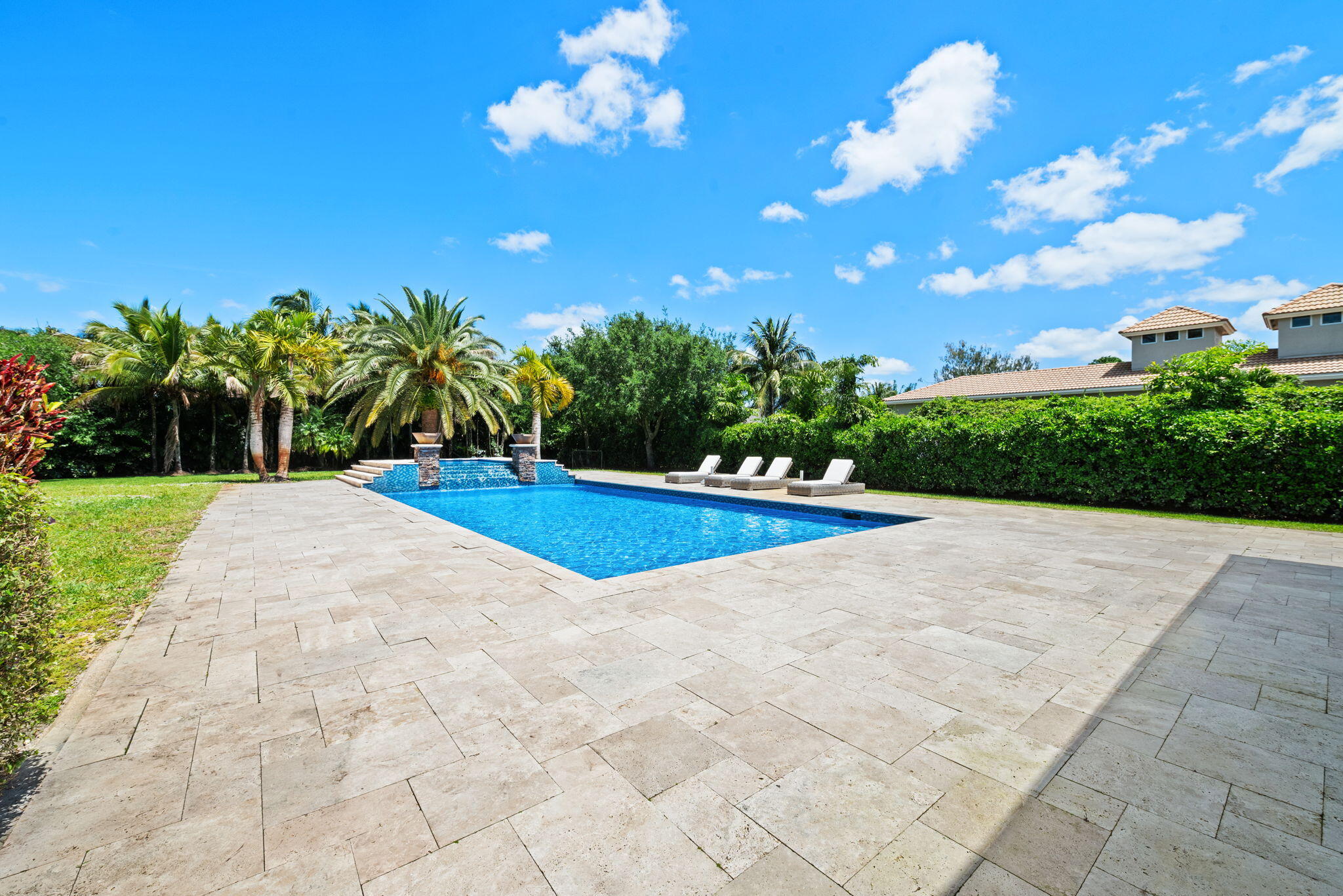 SIGNATURE ESTATES - Residential