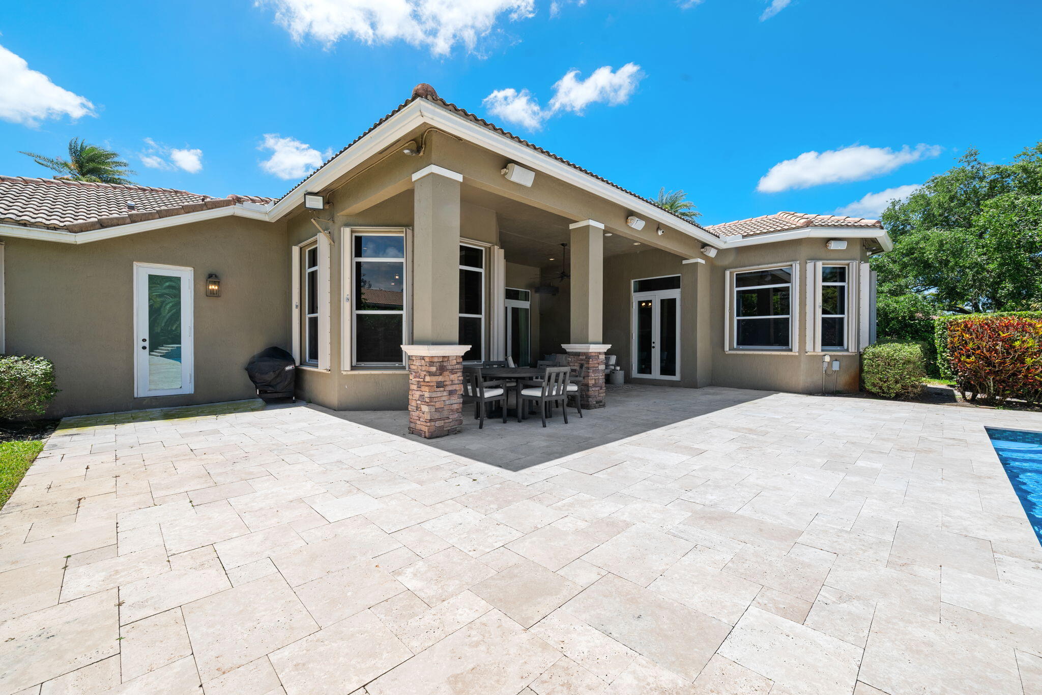 SIGNATURE ESTATES - Residential