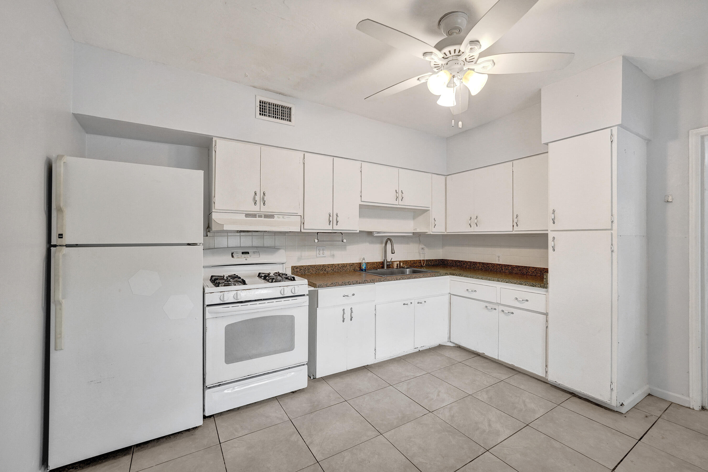 EVERGLADE LAND SALES CO - Residential Income