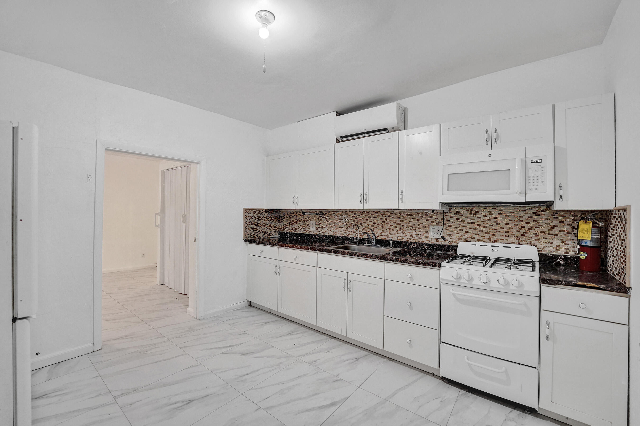 EVERGLADE LAND SALES CO - Residential Income