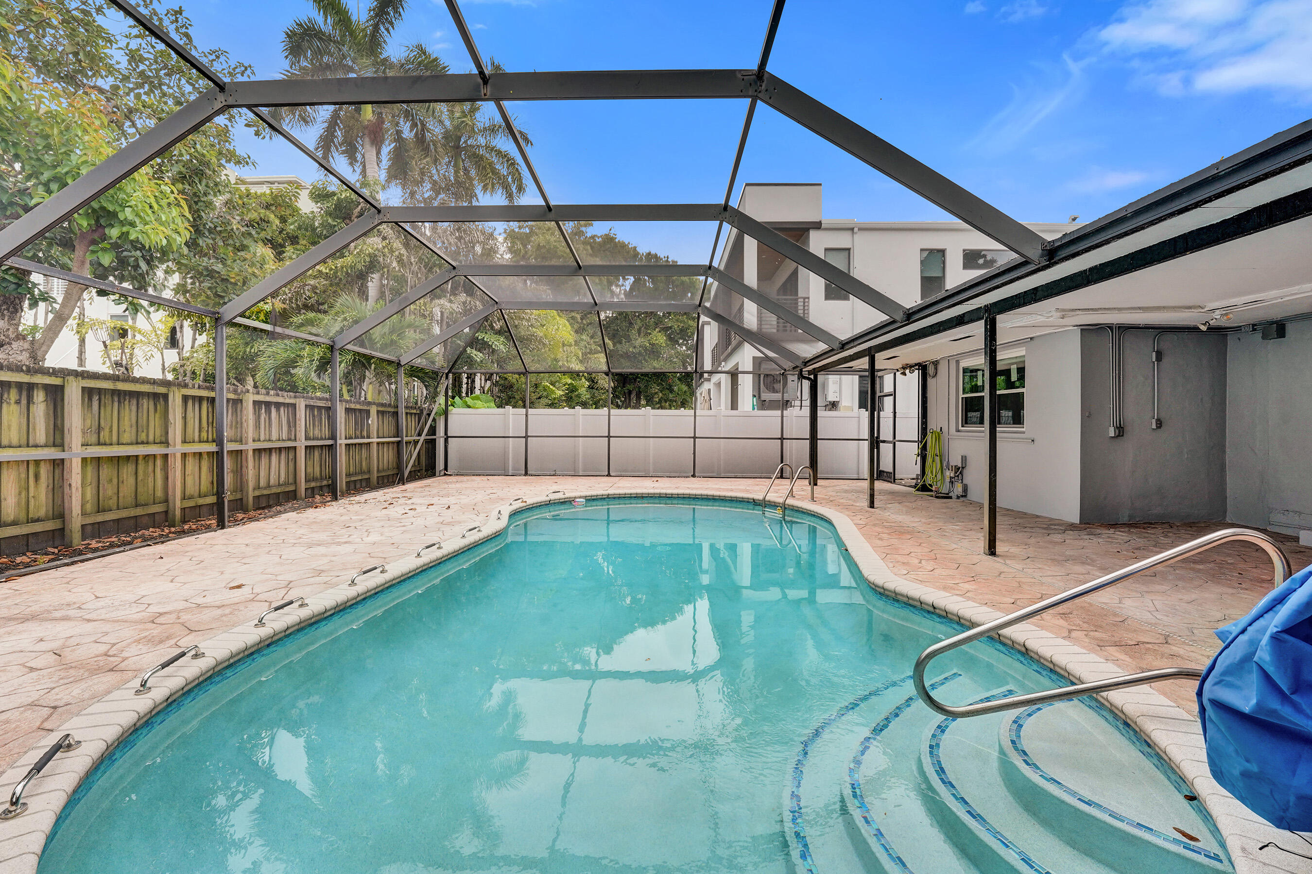EVERGLADE LAND SALES CO - Residential Income