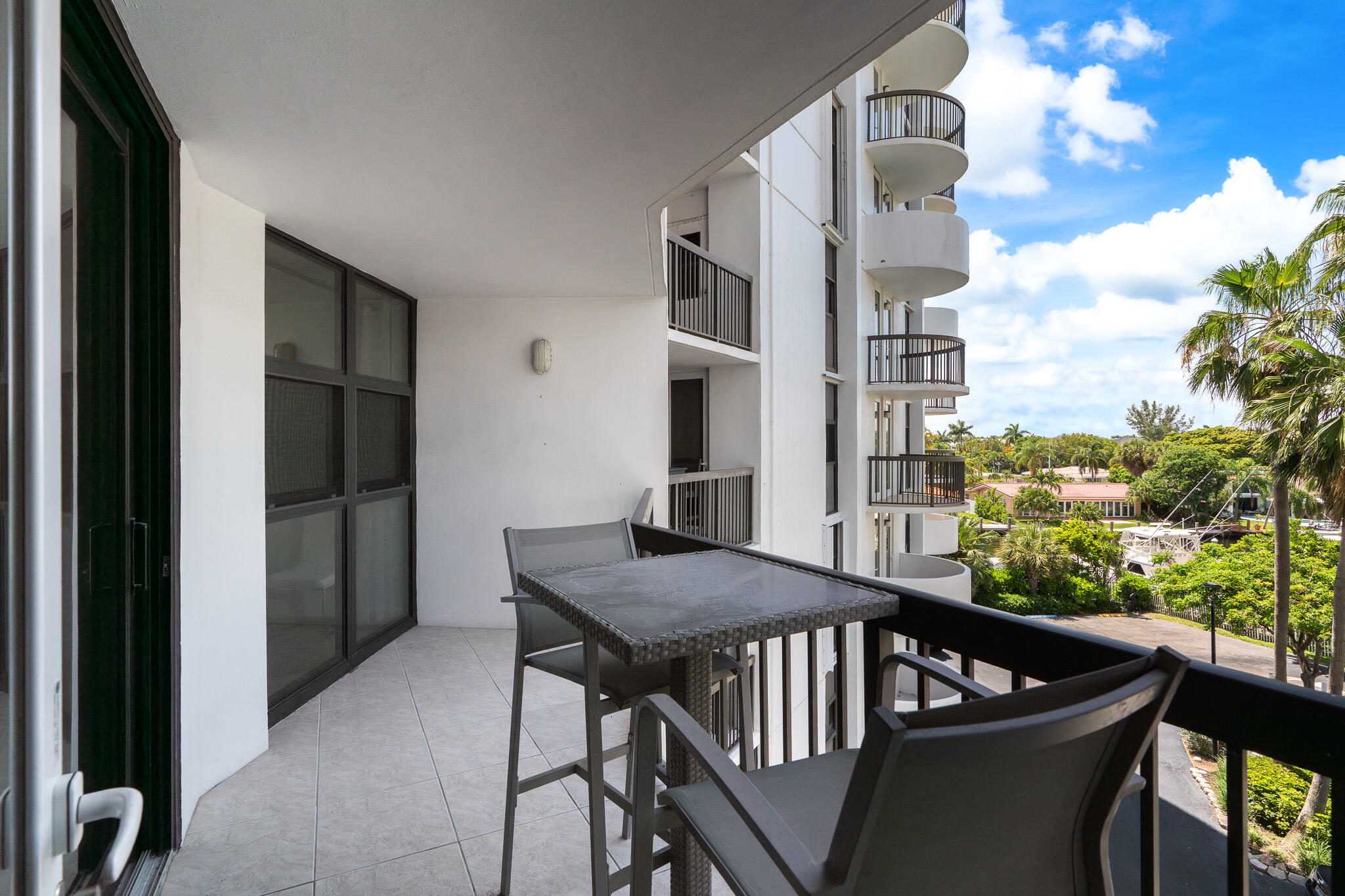 RENAISSANCE OF POMPANO BEACH III - Residential Lease