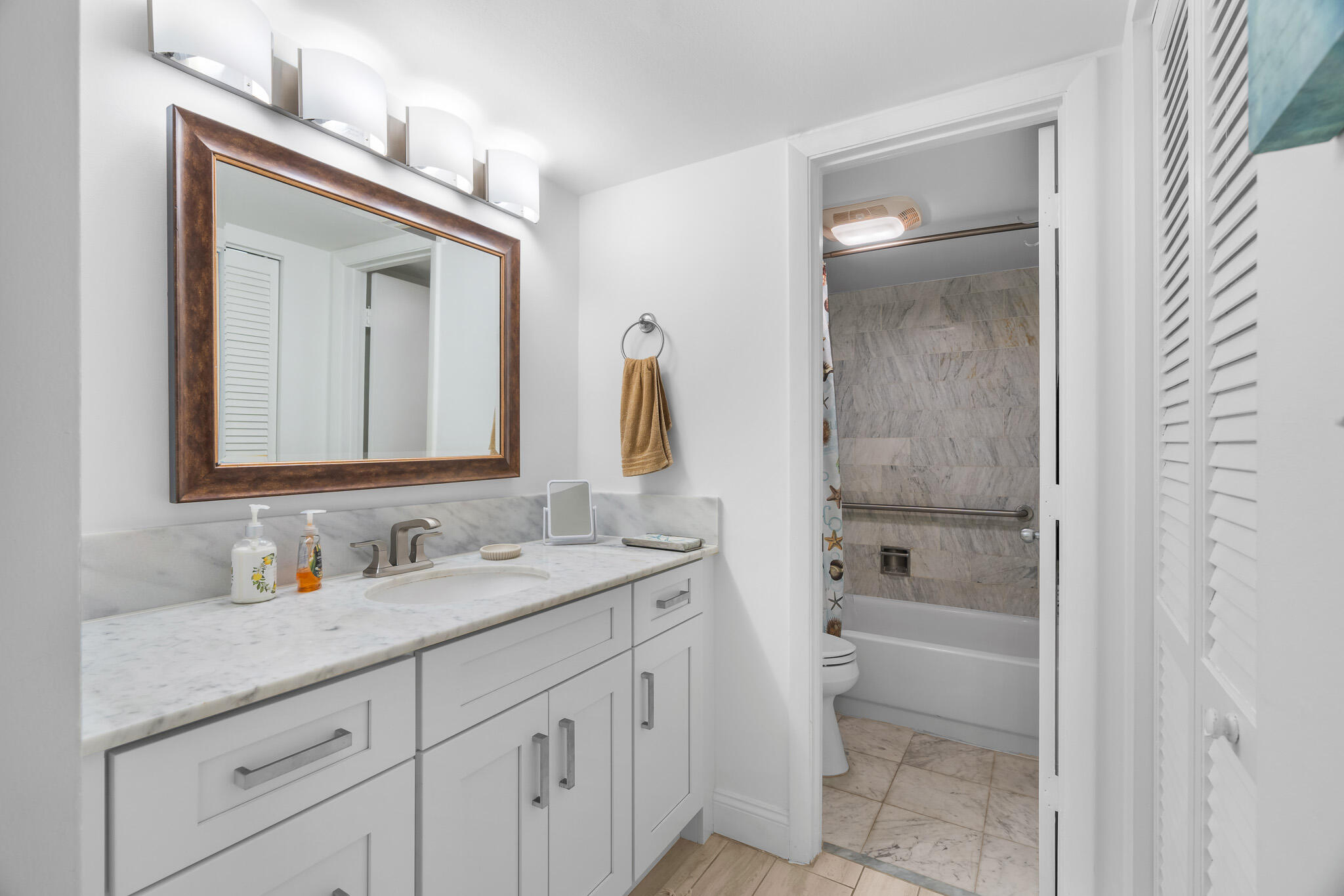 RENAISSANCE OF POMPANO BEACH III - Residential Lease