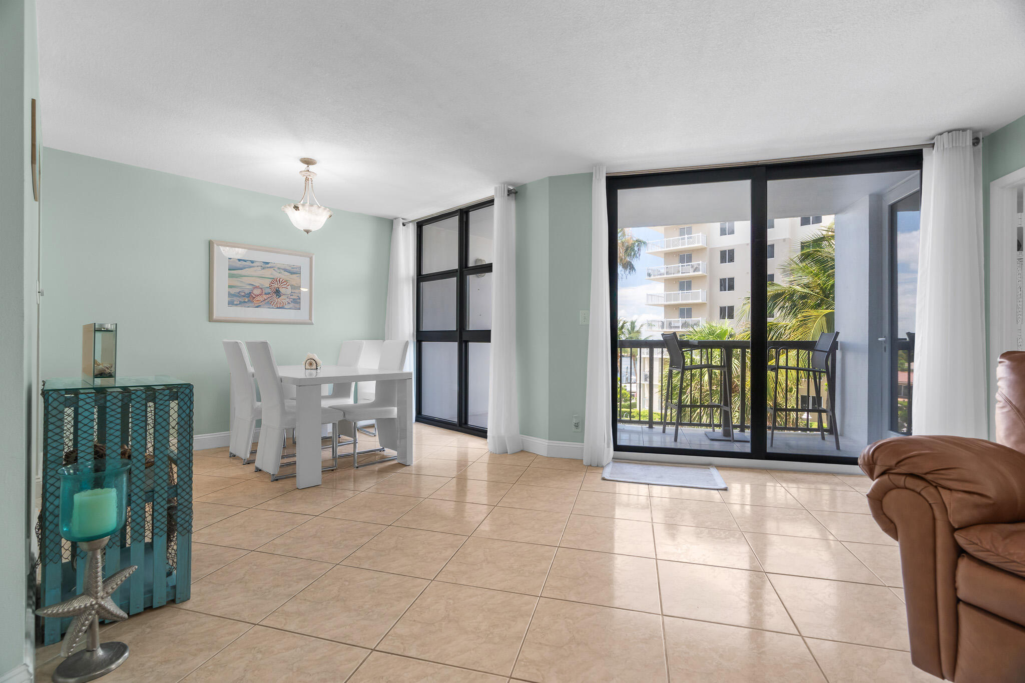 RENAISSANCE OF POMPANO BEACH III - Residential Lease