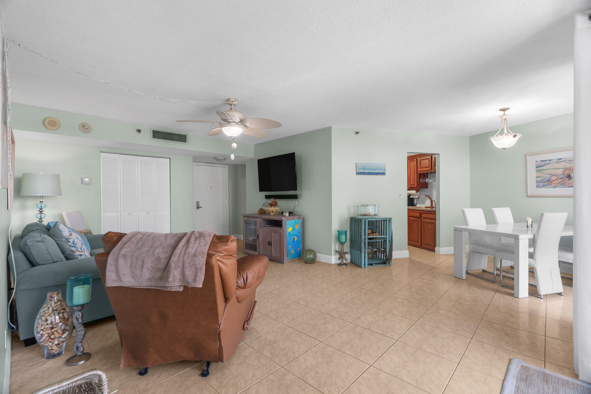 RENAISSANCE OF POMPANO BEACH III - Residential Lease
