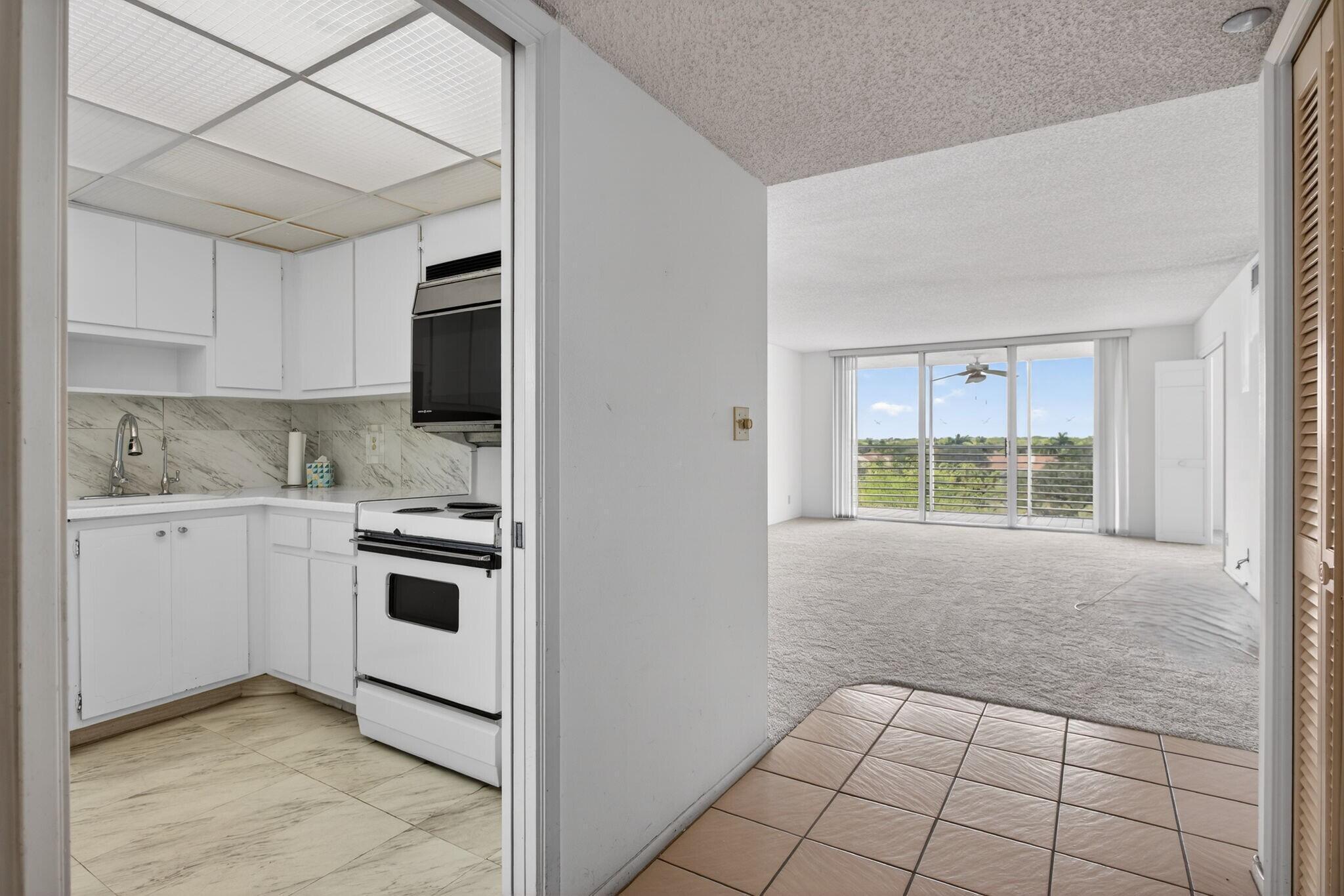 NO 114 PALM-AIRE COUNTRY CLUB - Residential