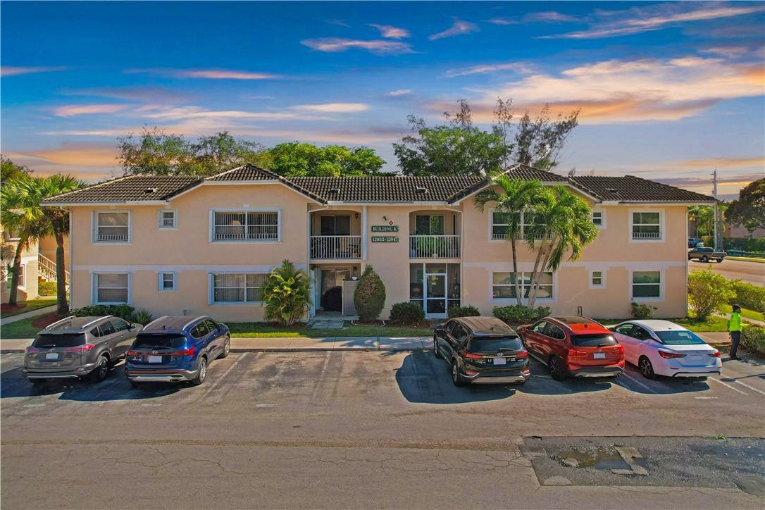Beautiful and spacious 3 bedroom 2 bath condo in the heart of Coral Springs. Come check out this well maintained corner unit in Royal Gardens. This highly desired community is walking distance to great schools, Coral Springs Aquatic Center, Panthers Ice Den, Sawgrass Nature Center and so much more!!! With over 1200 sqft, this unit is perfect for any family. Additional storage available on your private patio accessible from the master bedroom as well as the living area. A/C and water heater less than 5 years old. Come check it out before it's too late.