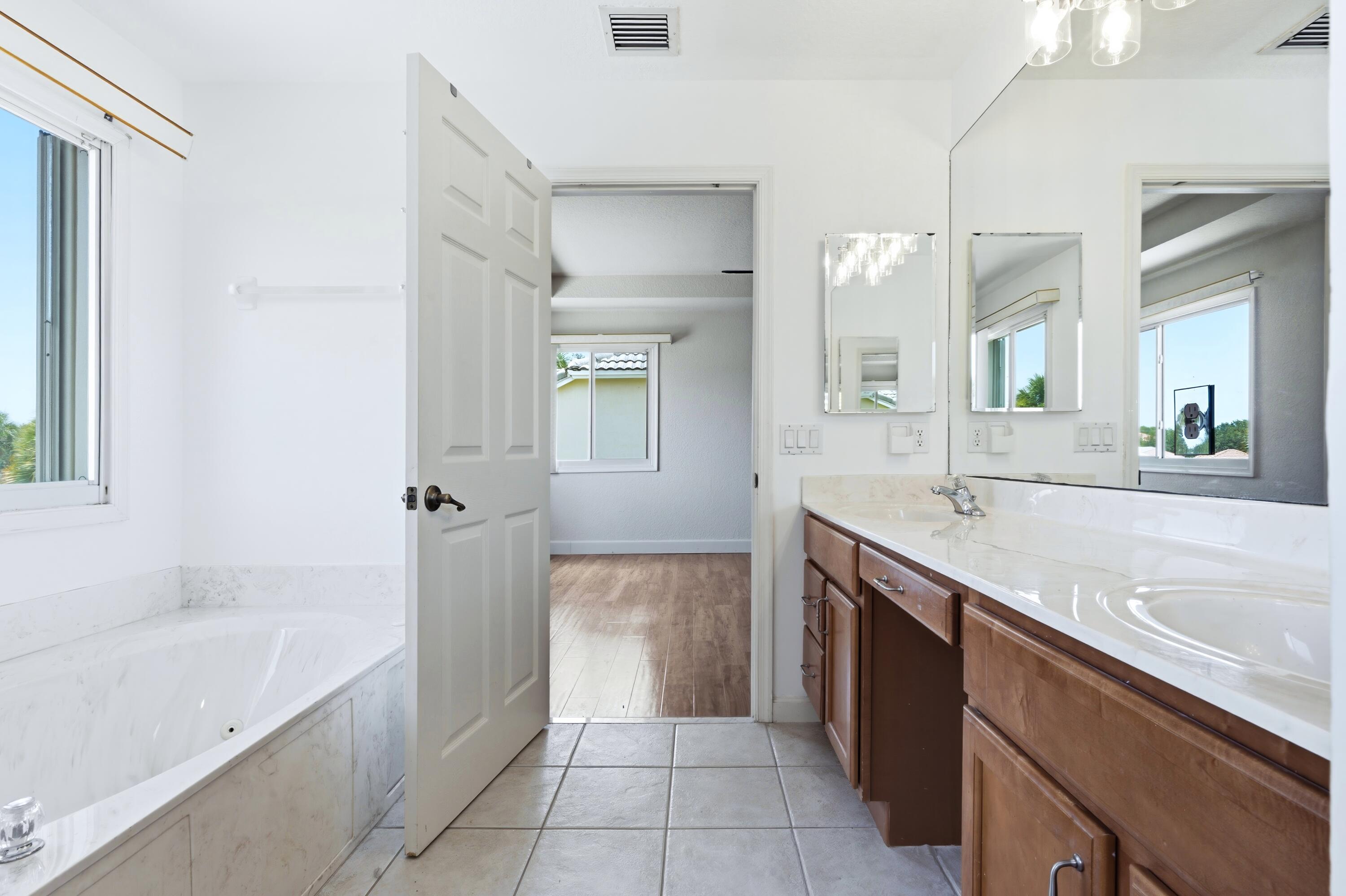 GABLES AT NORTHLAKE 1 - Residential