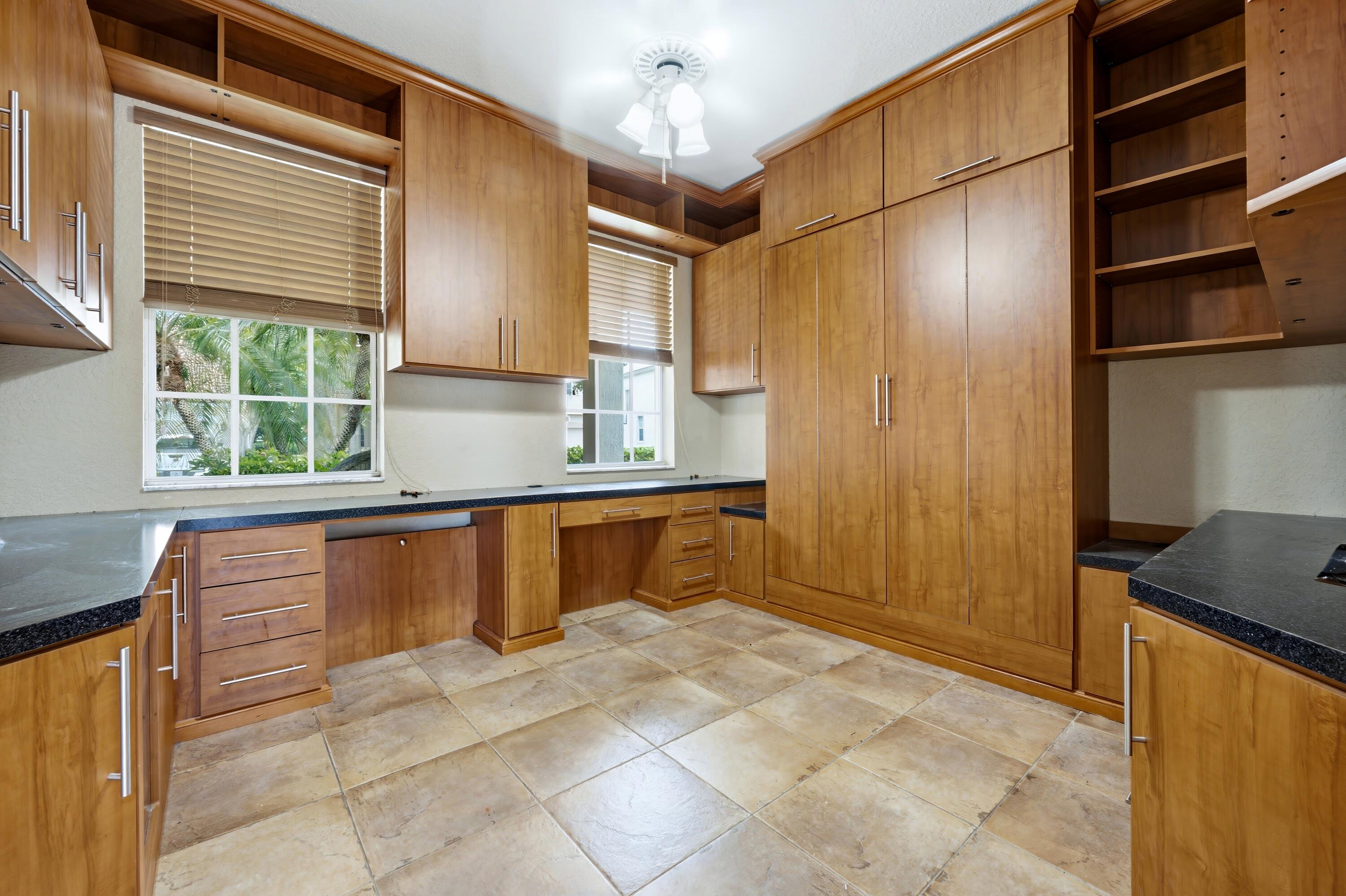GABLES AT NORTHLAKE 1 - Residential