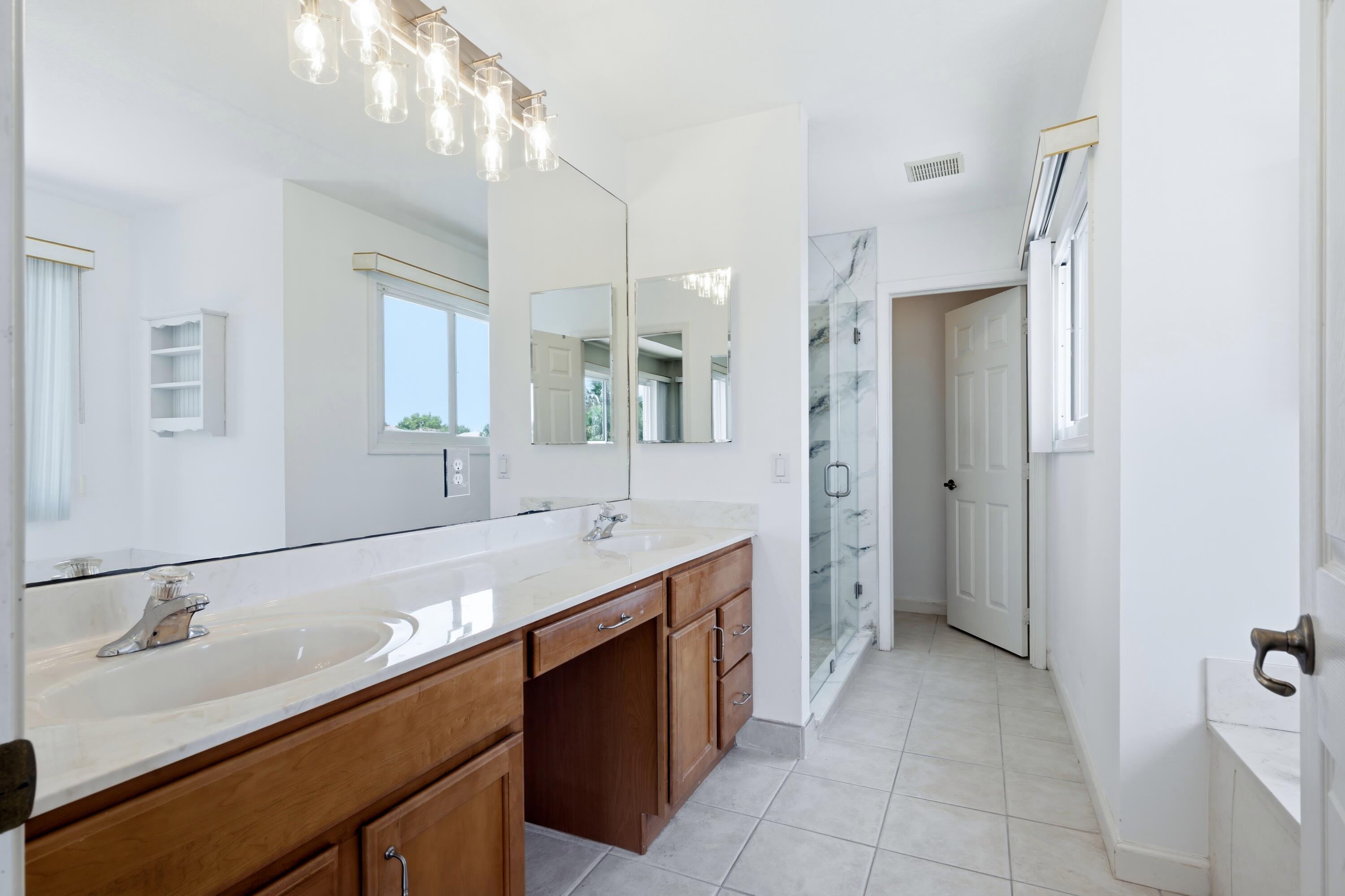 GABLES AT NORTHLAKE 1 - Residential
