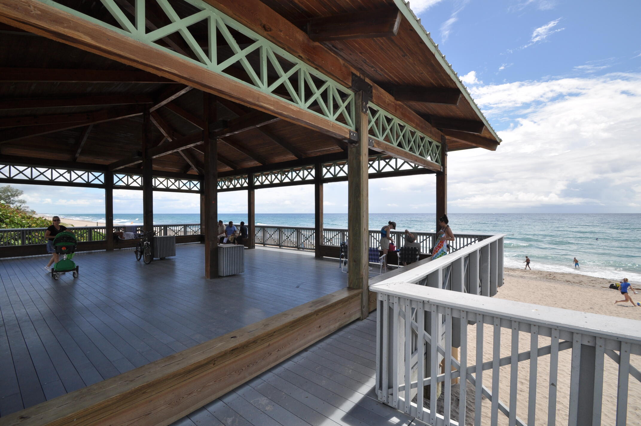 ROYAL PALM YACHT & COUNTRY CLUB - Residential