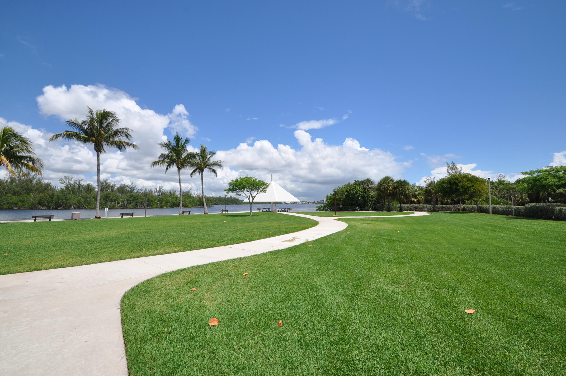 ROYAL PALM YACHT & COUNTRY CLUB - Residential