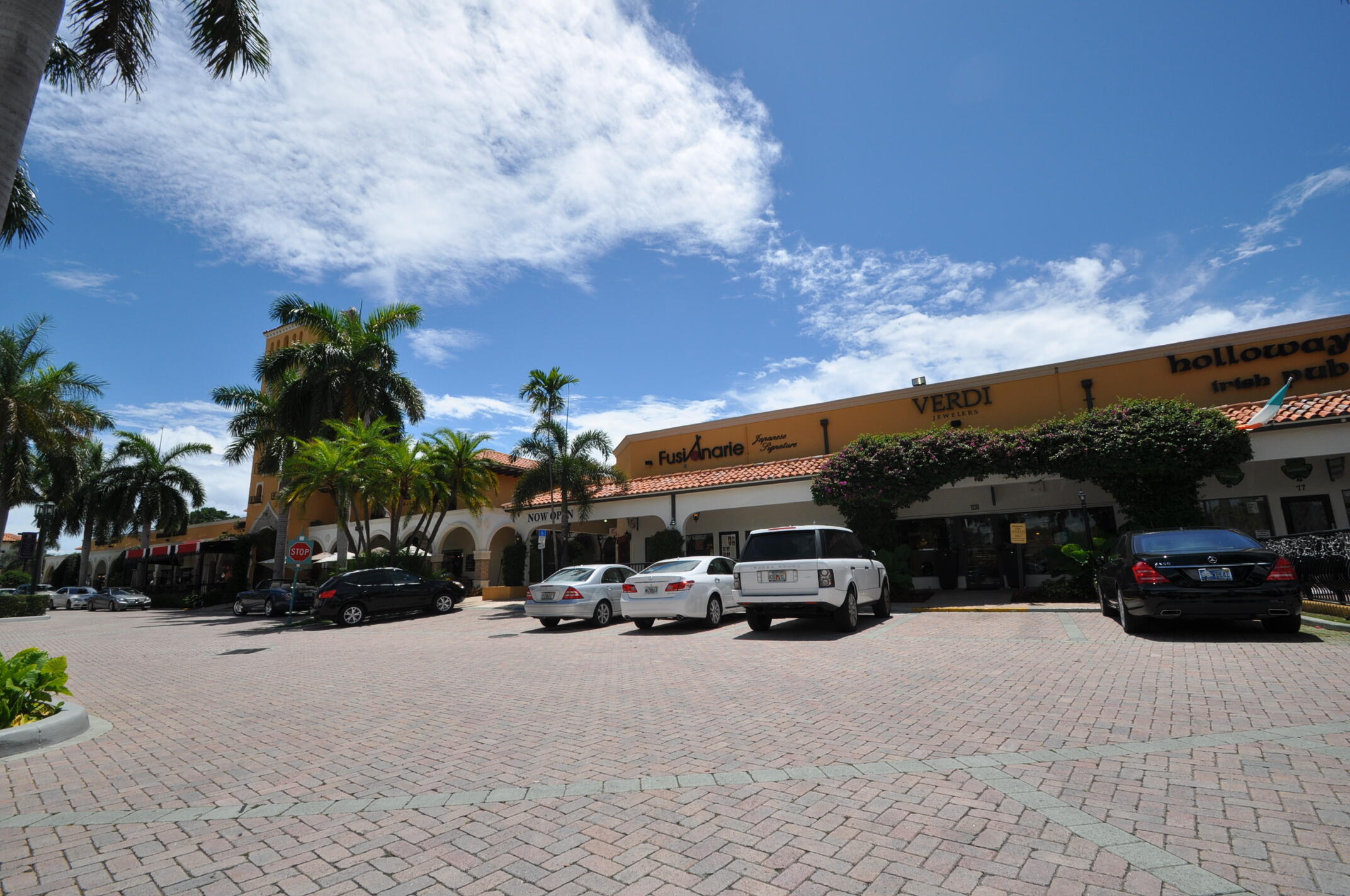 ROYAL PALM YACHT & COUNTRY CLUB - Residential