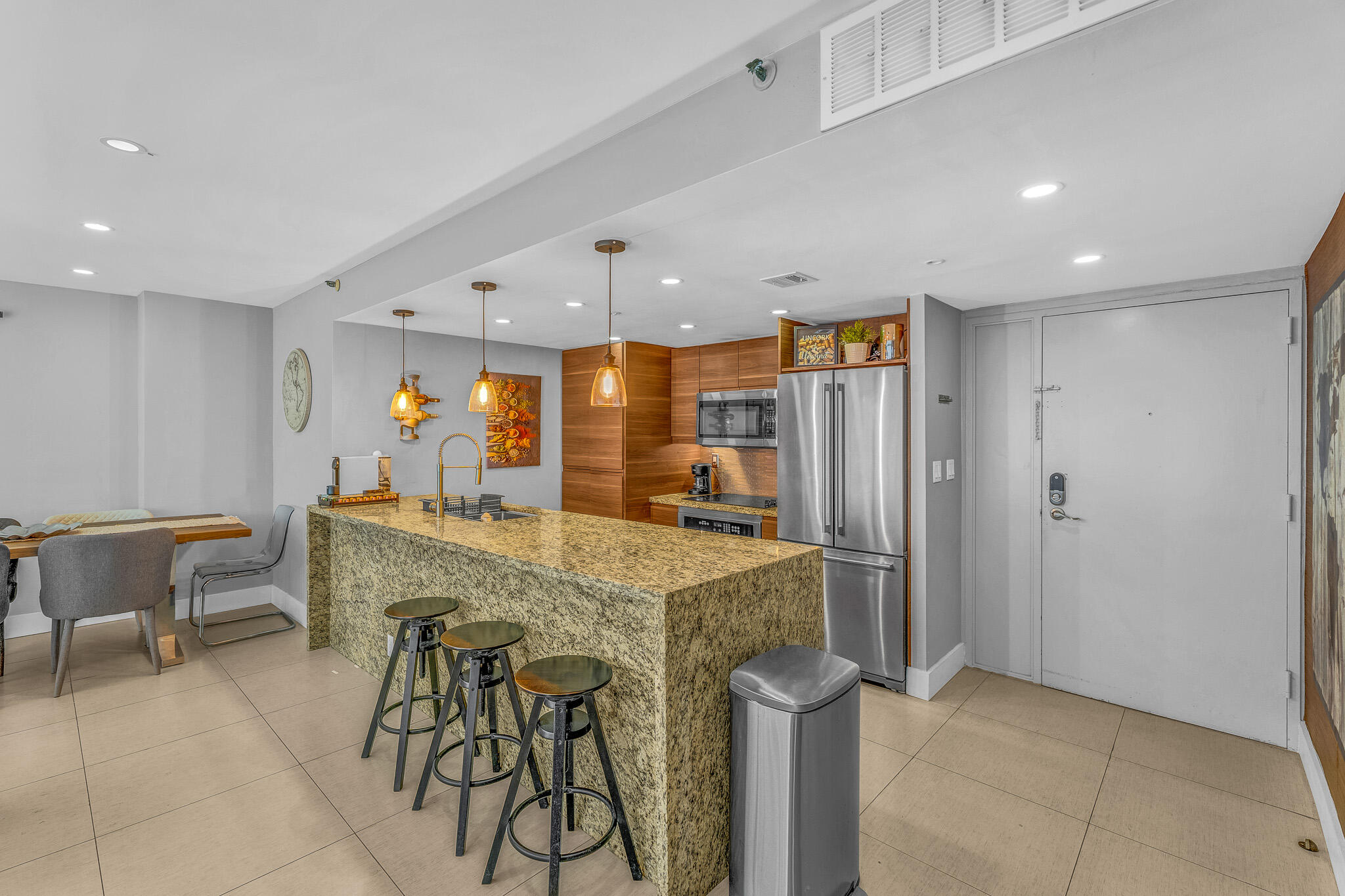 THE GRANDVIEW PALACE CONDO - Residential Lease