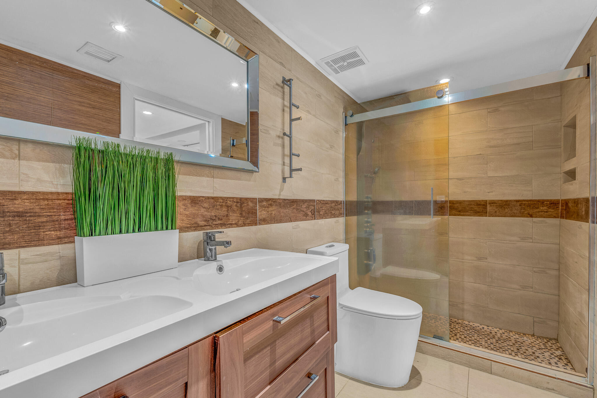 THE GRANDVIEW PALACE CONDO - Residential Lease