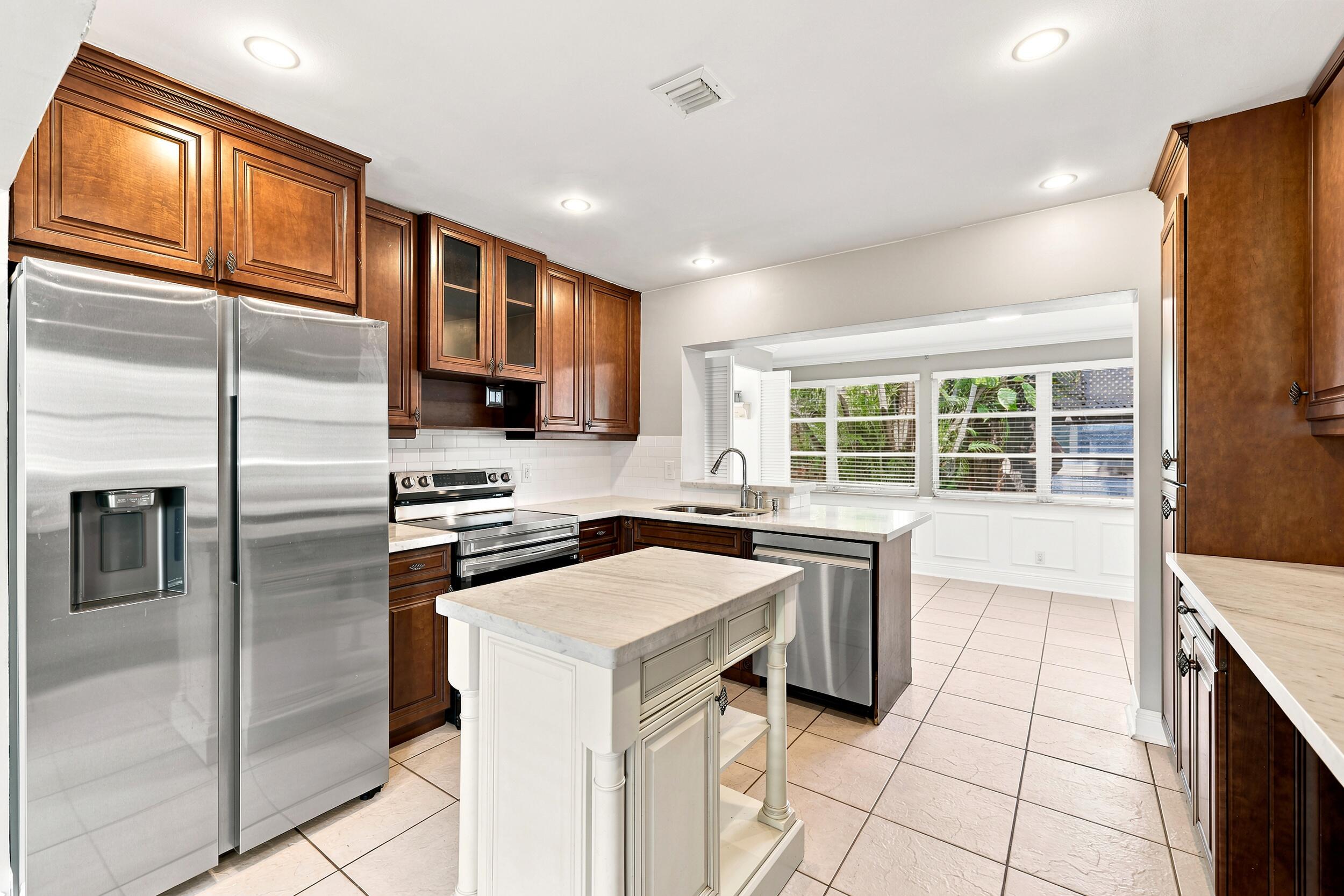 TAMARAC LAKES - Residential