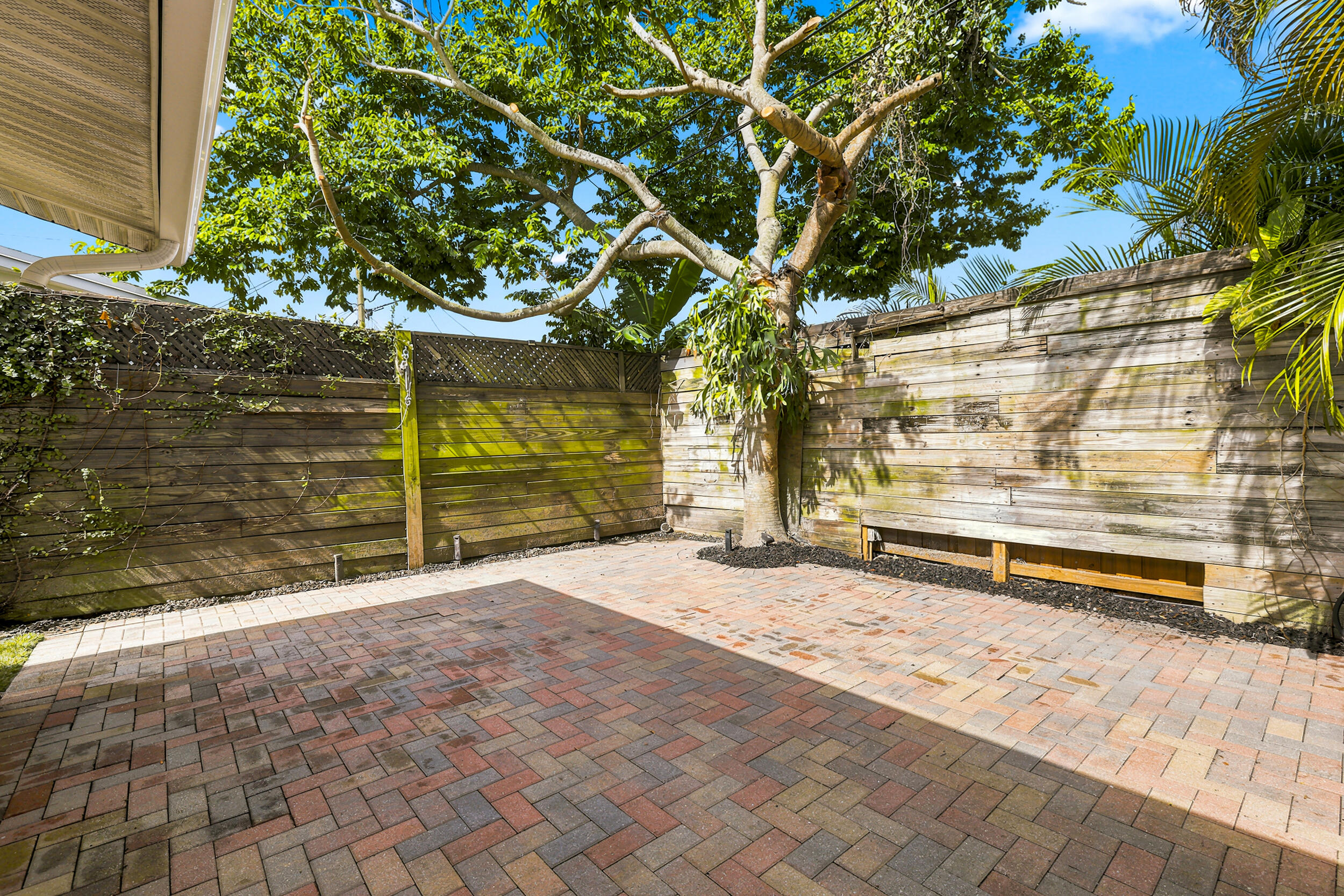 TAMARAC LAKES - Residential