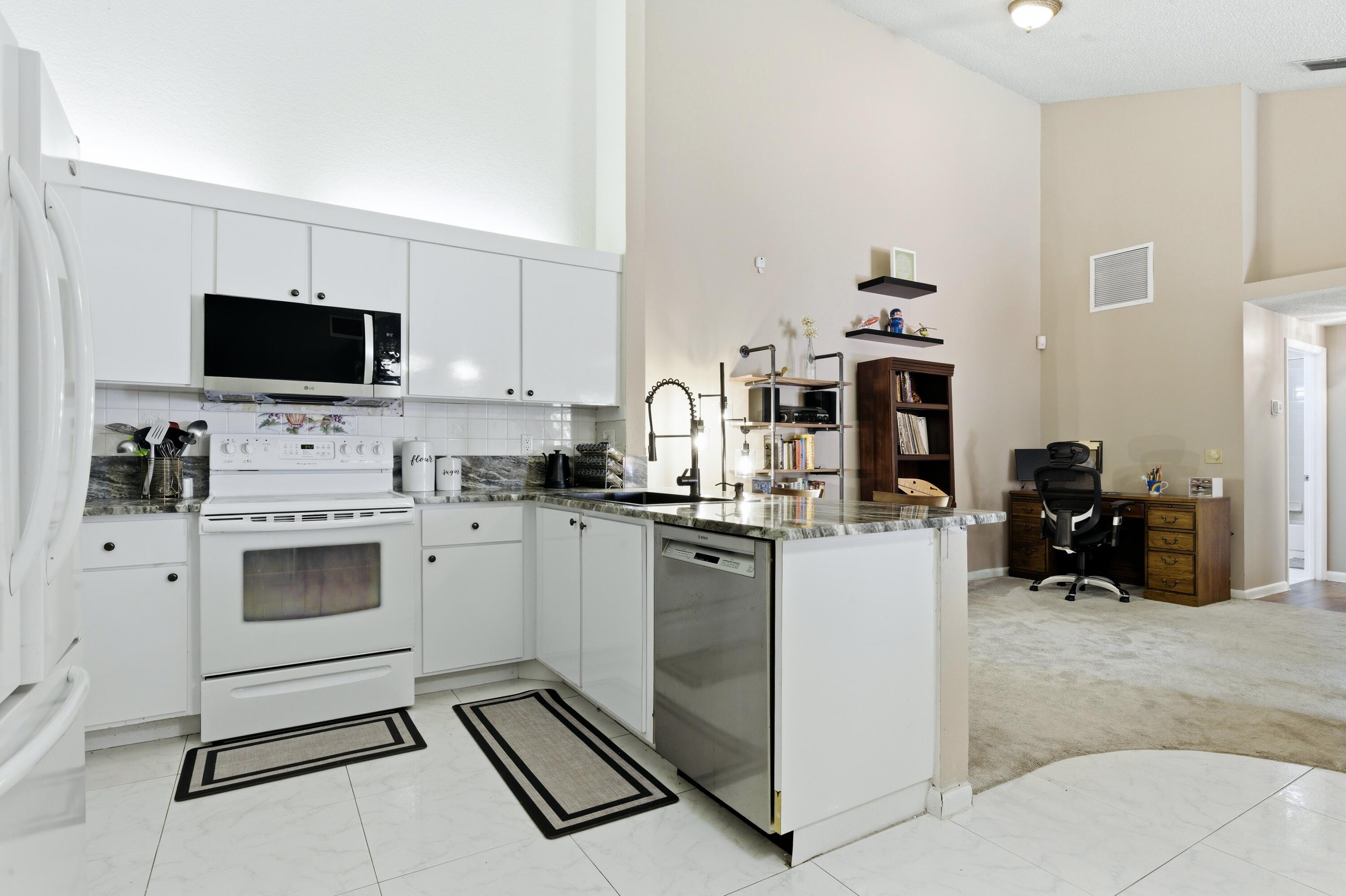 WESTCHESTER TOWNHOUSES - Residential