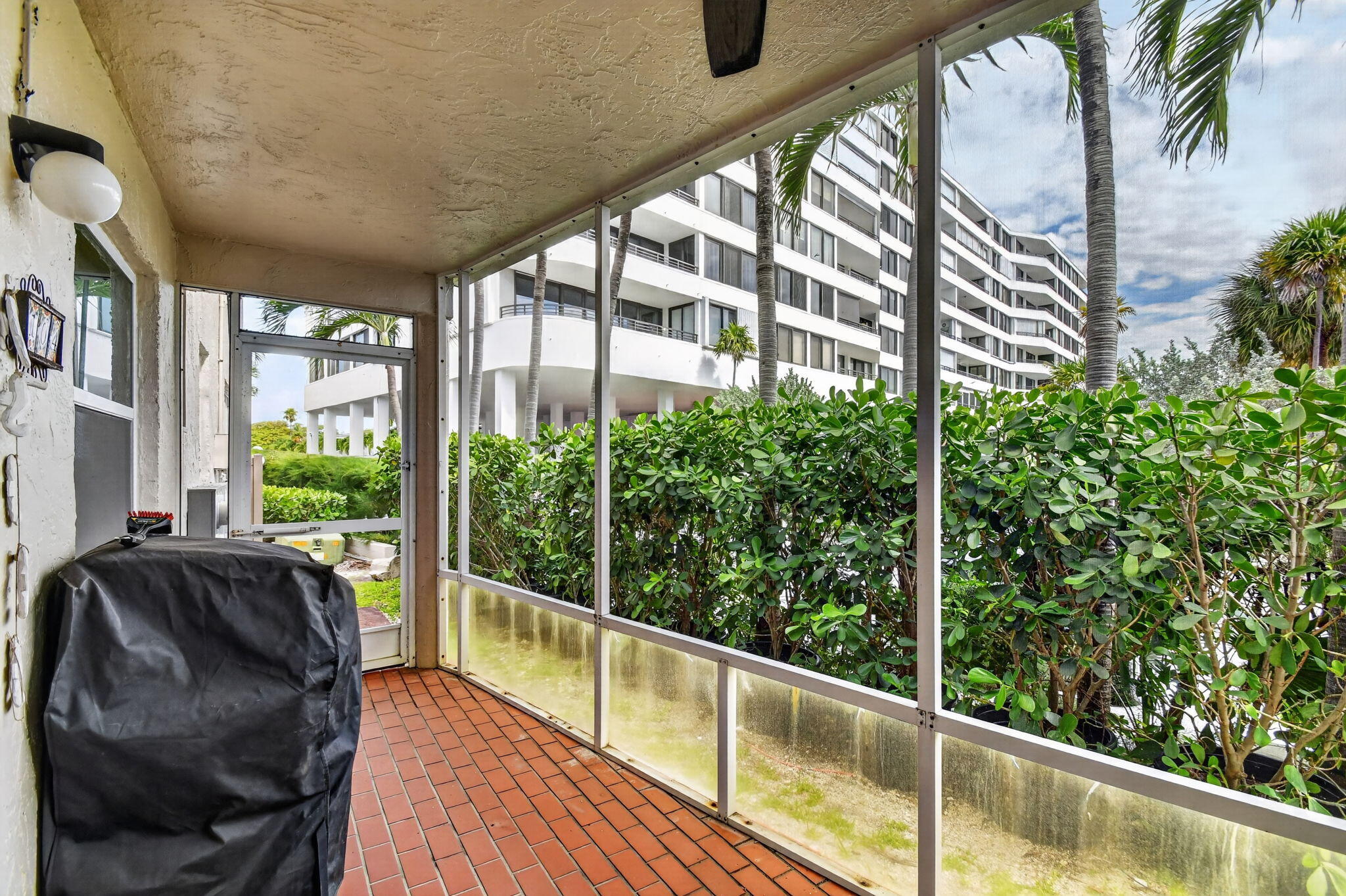 BARBICAN CONDO - Residential