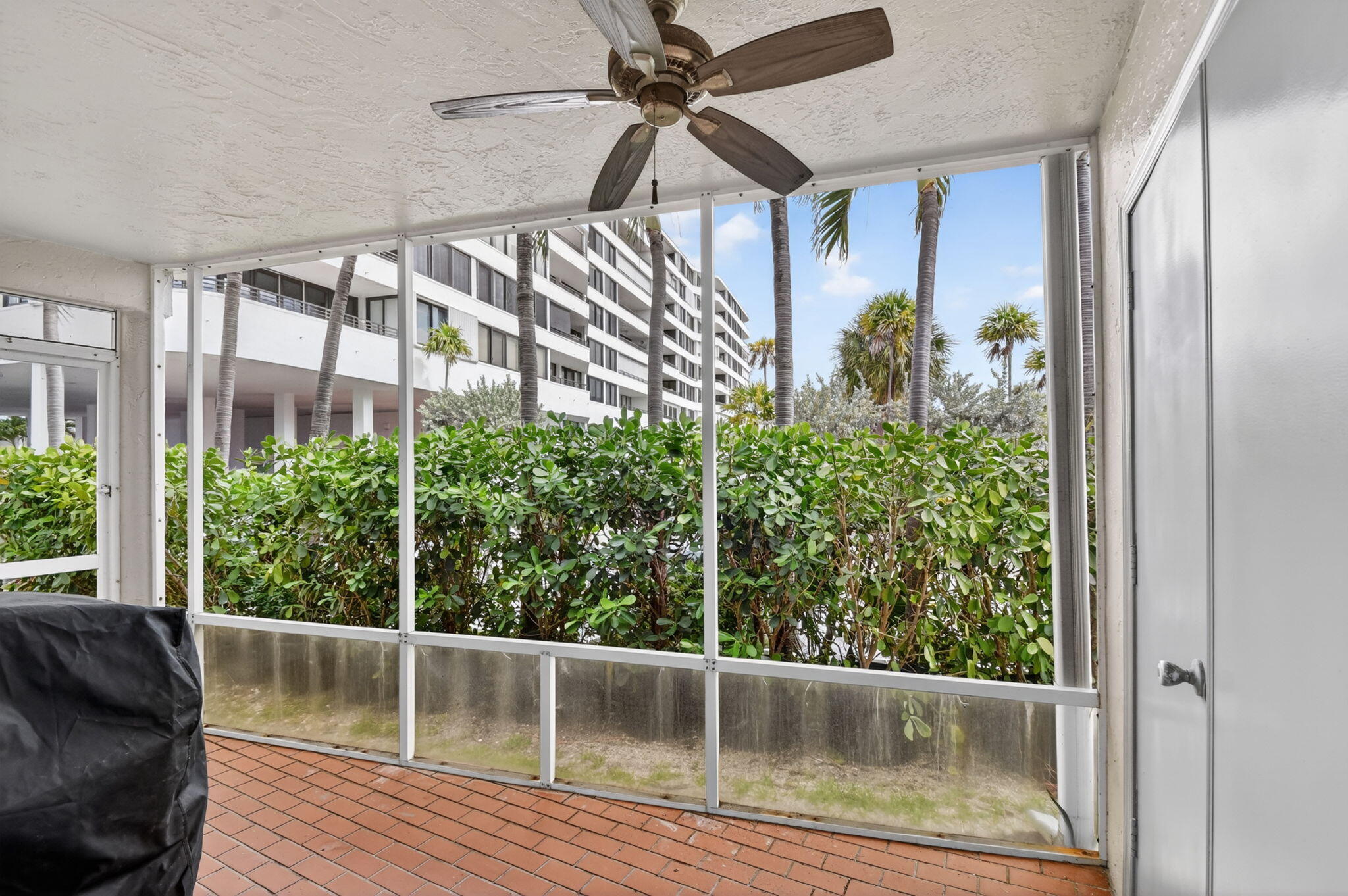 BARBICAN CONDO - Residential