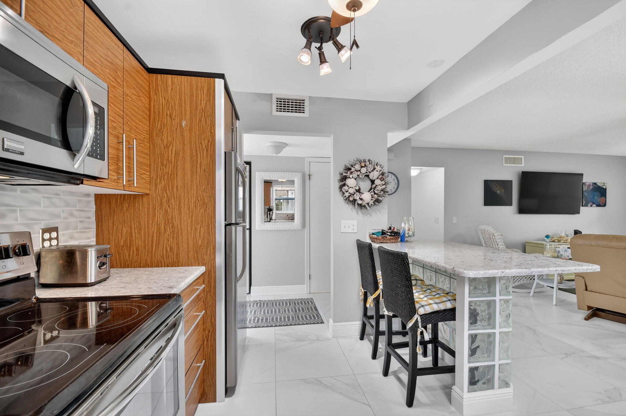 BARBICAN CONDO - Residential
