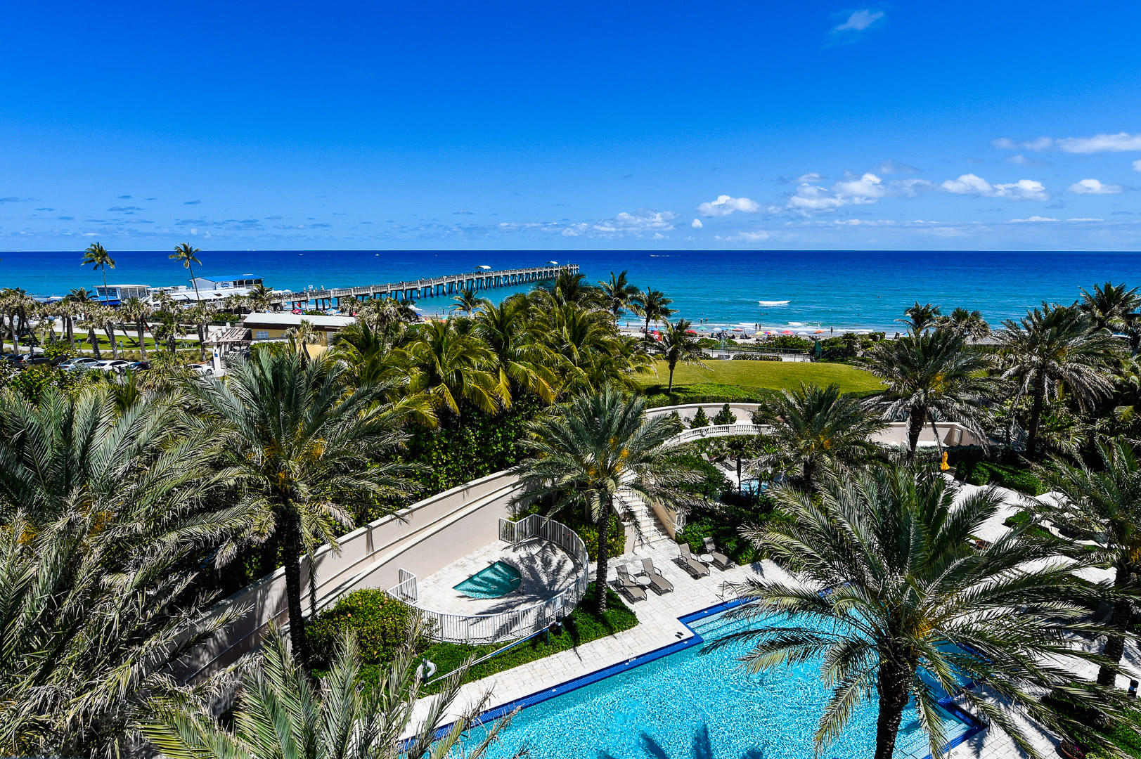 Brand new contemporary oceanfront unit with over 7000 sq. ft. living space. Commanding ocean views from this gorgeous 5BR/6.2BA condominium with large ocean facing terraces. Rare double unit with library, media room, gourmet kitchen, and 6 parking spaces. Full service building includes pool, spas, exercise room, and full time manager.