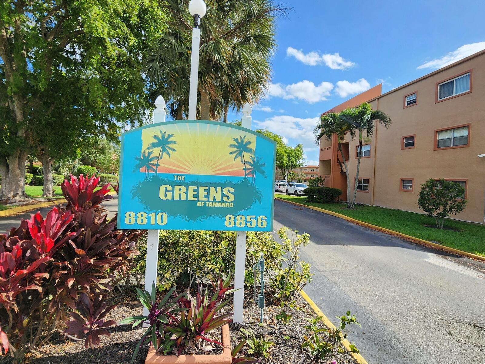 Amazing location 55+ community, 1 bedroom 1.5 bathrooms unit available in The Greens, located on the second floor in a quiet area with a balcony overlooking the lake, community features a large pool and washer and dryer on each floor, centrally located near shops, supermarkets, restaurants, and major roads.