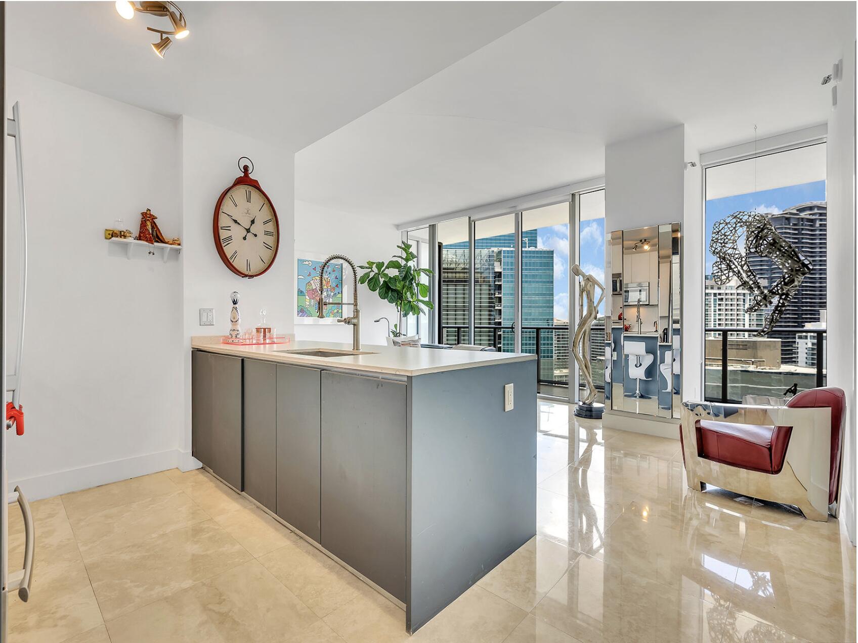 Spectacular and ready to move in unit at Luxury Condo Brickell House! Features 1/1.5 + Den spacious floorplan with top of the line finishes including marble floors, window treatments and walk-in closet. Floor to ceiling windows, spacious terrace for entertaining, and beautiful city views. Amenities include rooftop pool, resort-style pool with cabanas, jacuzzi, sauna, equipped fitness center, theater, concierge, 24hr valet, and more