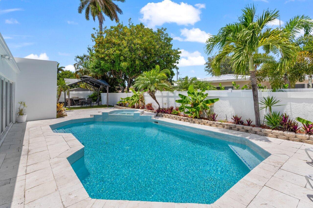 CORAL KEY VILLAS 2ND SEC - Residential